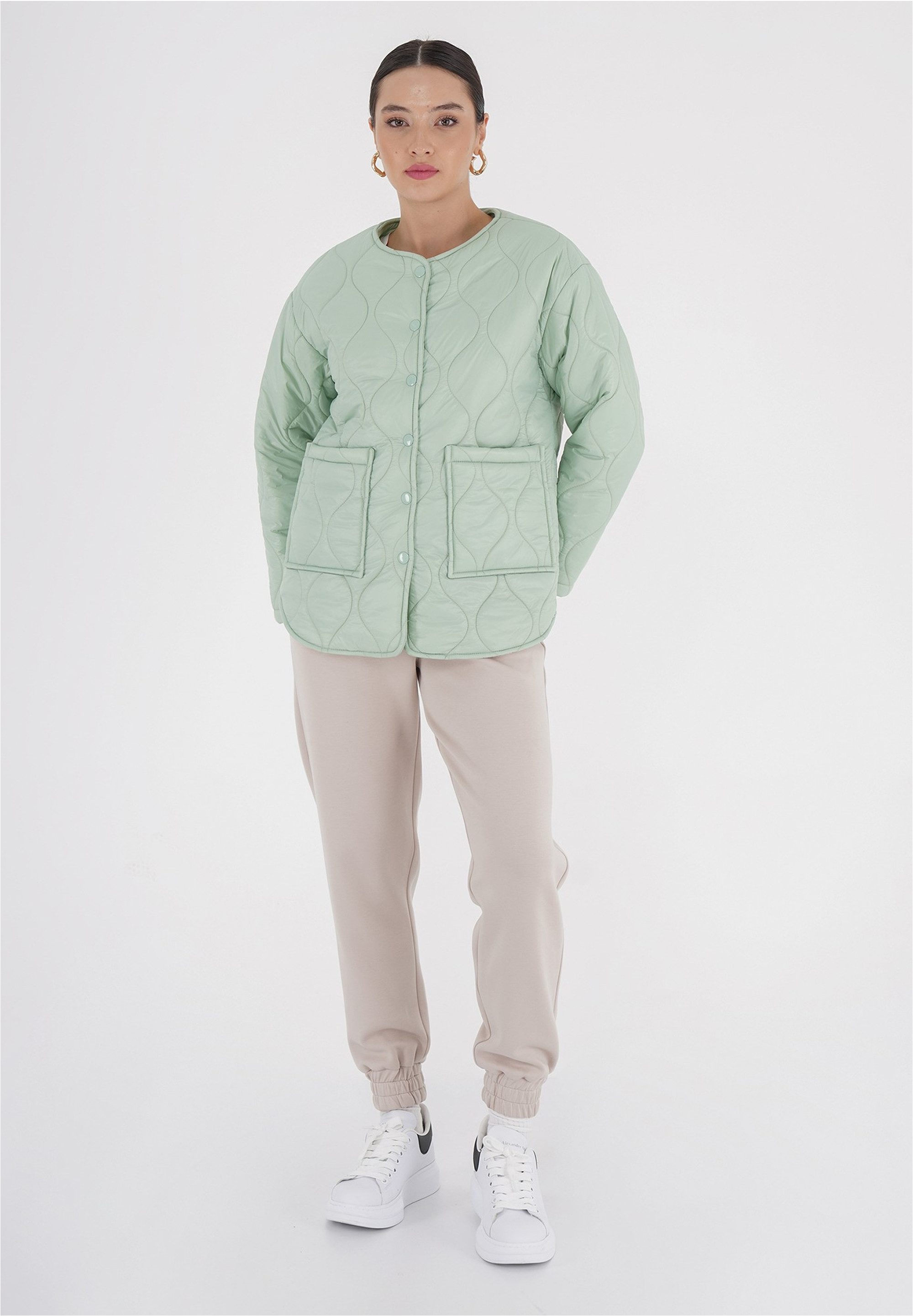 freshlions Steppjacke Amara (1-St) mit praktischen Druckknöpfen günstig online kaufen