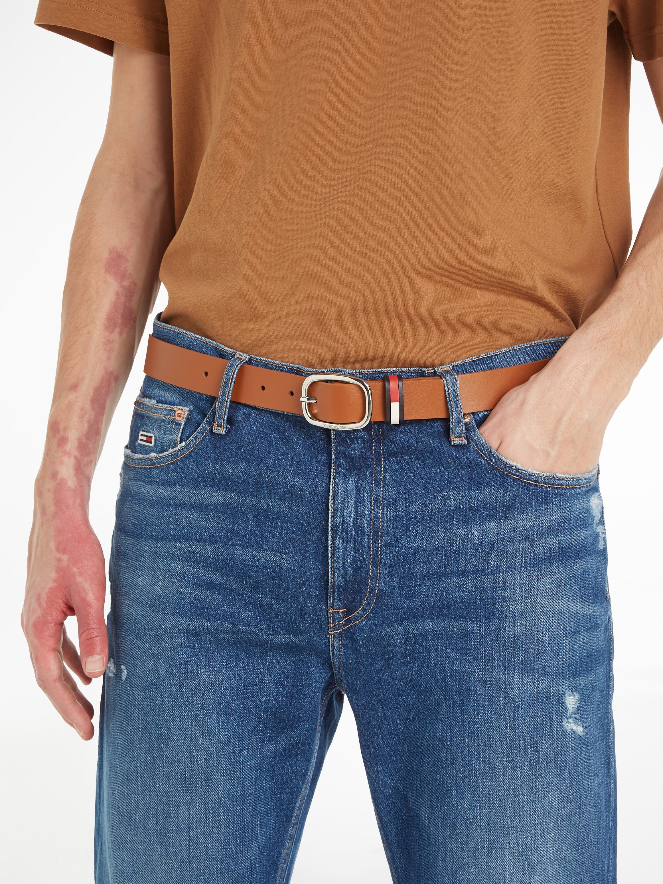Jeans Logo-Gürtelschlaufe OVAL cognac SHAPE mit Ledergürtel Tommy CO