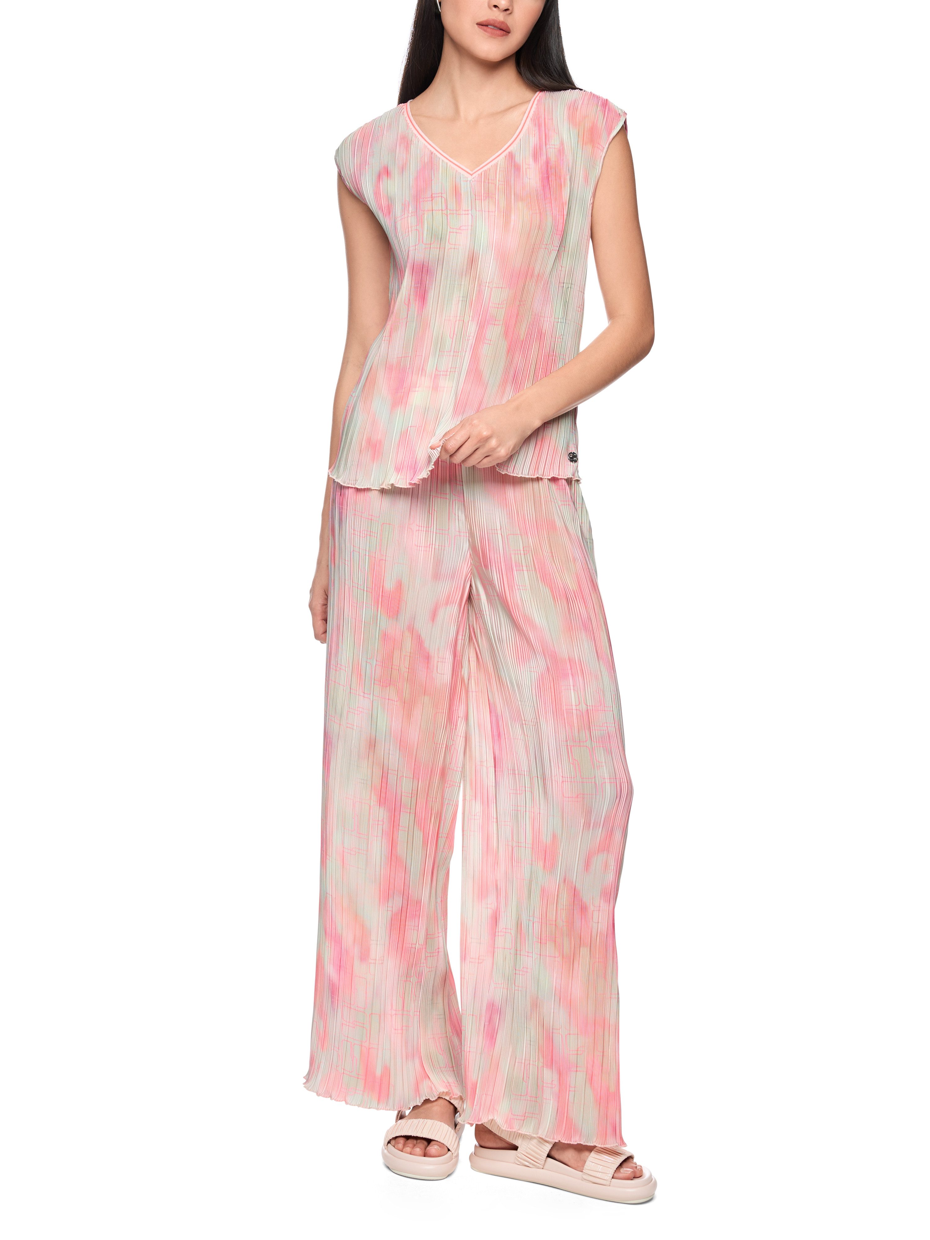 Marc Cain Blusentop Mindful Moving Premium Damenmode ärmellos, Plissee