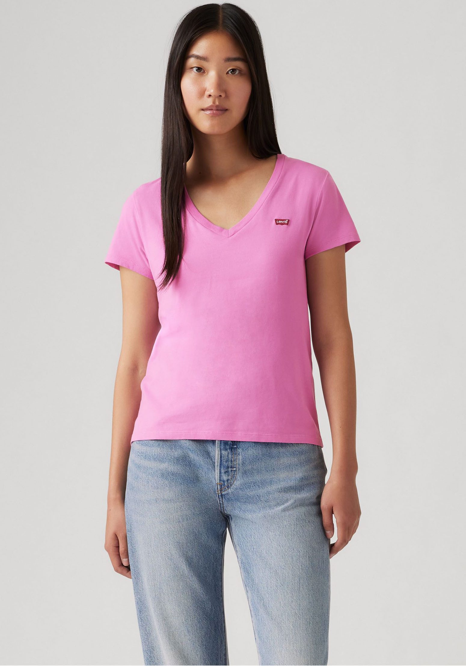 Levi's® V-Shirt Perfect Tee mit kleinem Batwing- Logo