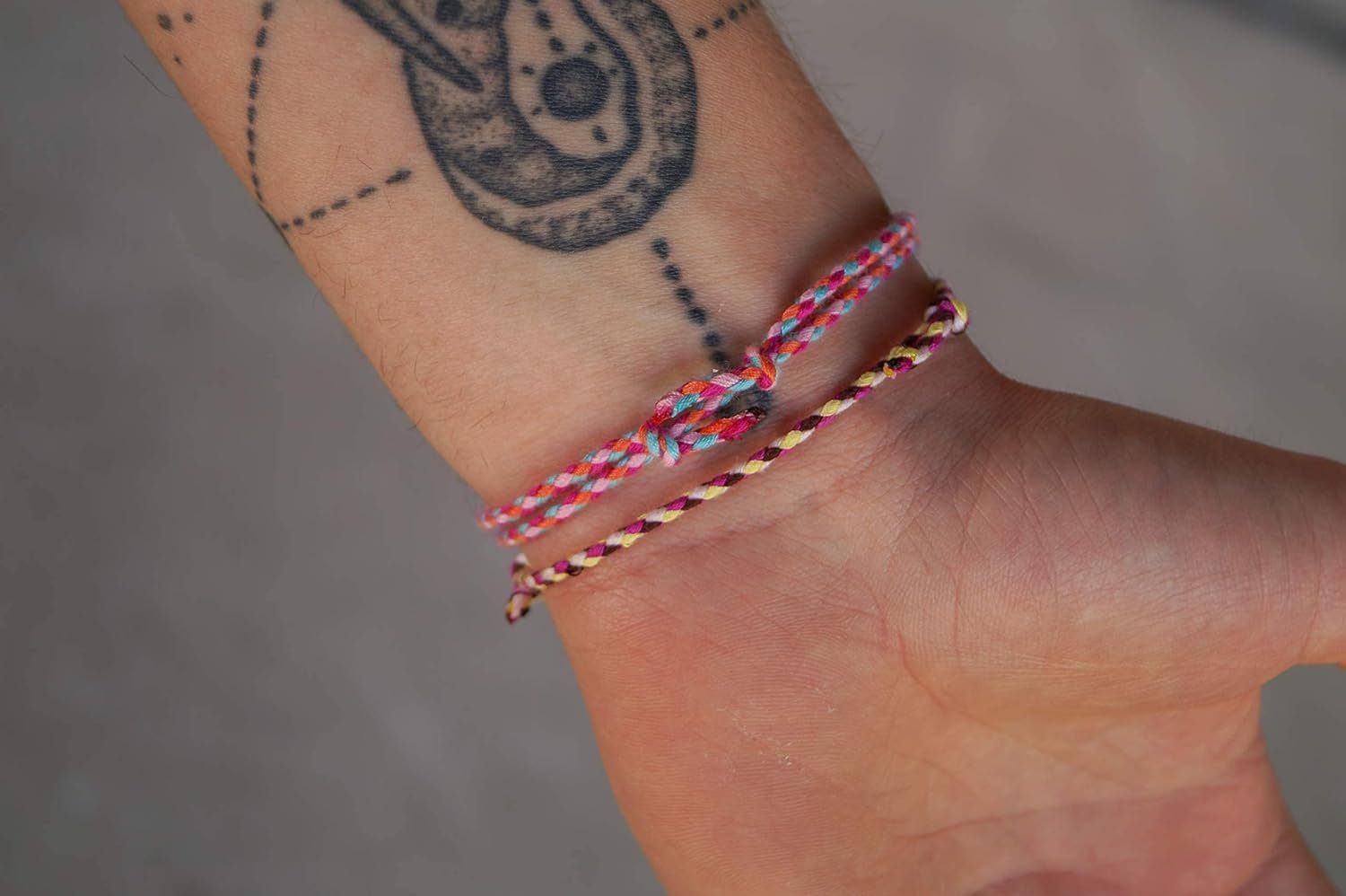 Made by Nami Freundschaftsarmband 2er Set Boho Surfer Armand Damen & Herren Geflochtenes Stoff Armband (Set, 2), Wasserfest & Verstellbar – Bild 4 von 5