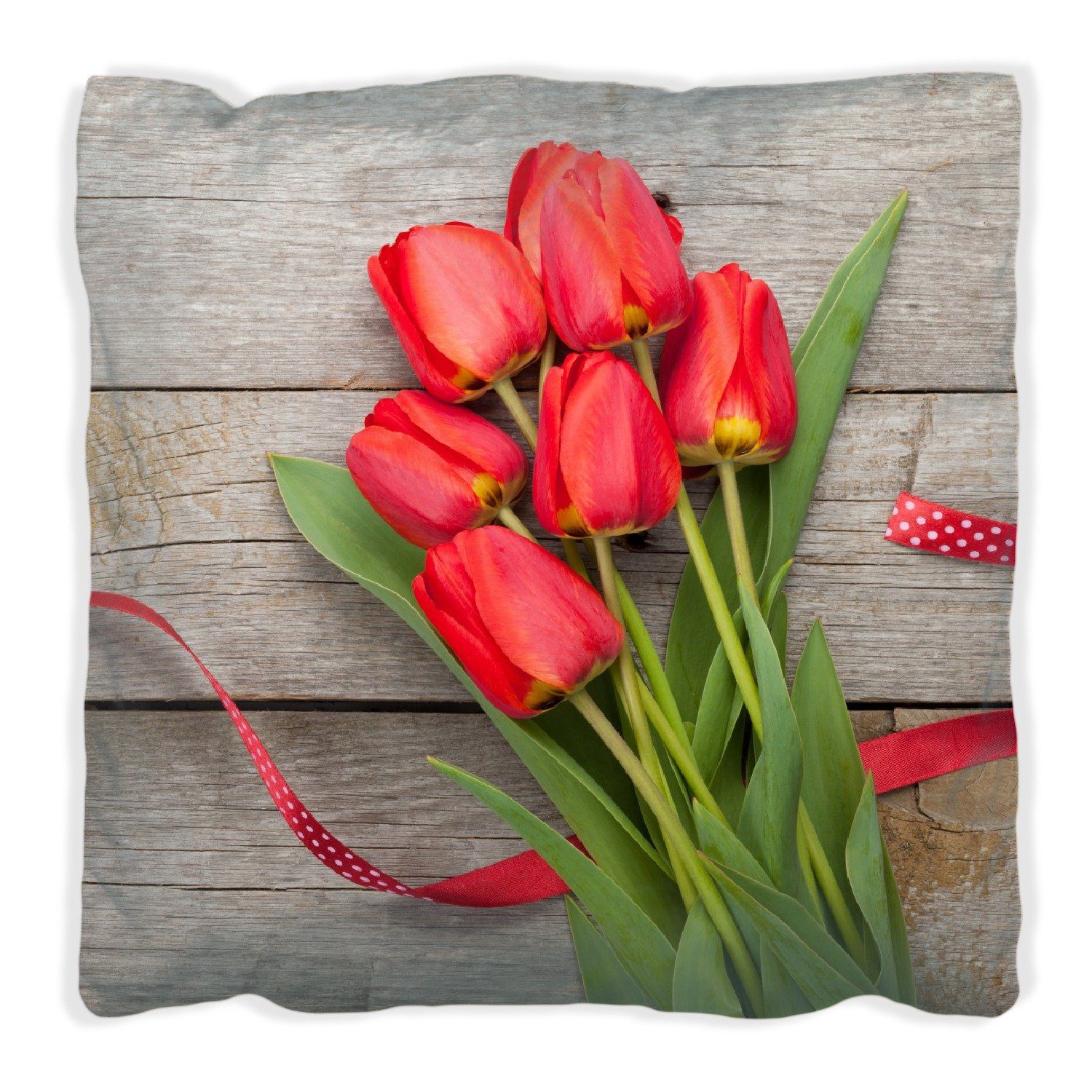 Rote Wallario alten Dekokissen handgenäht Tulpen auf einem Holztisch,