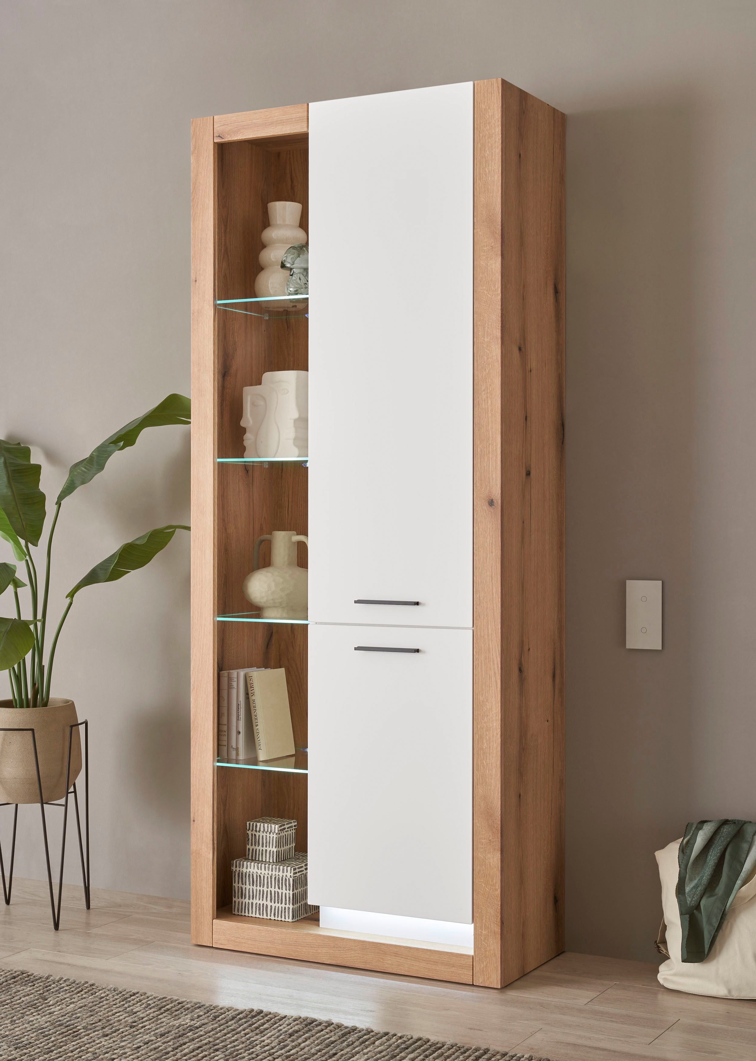 Home affaire Vitrine Brixen, Vitrinenschrank in Eiche Dekor, moderne Standvitrine Metallgriffe, ausreichend Stauraum, vielseitig einsetzbar, 80 cm breit