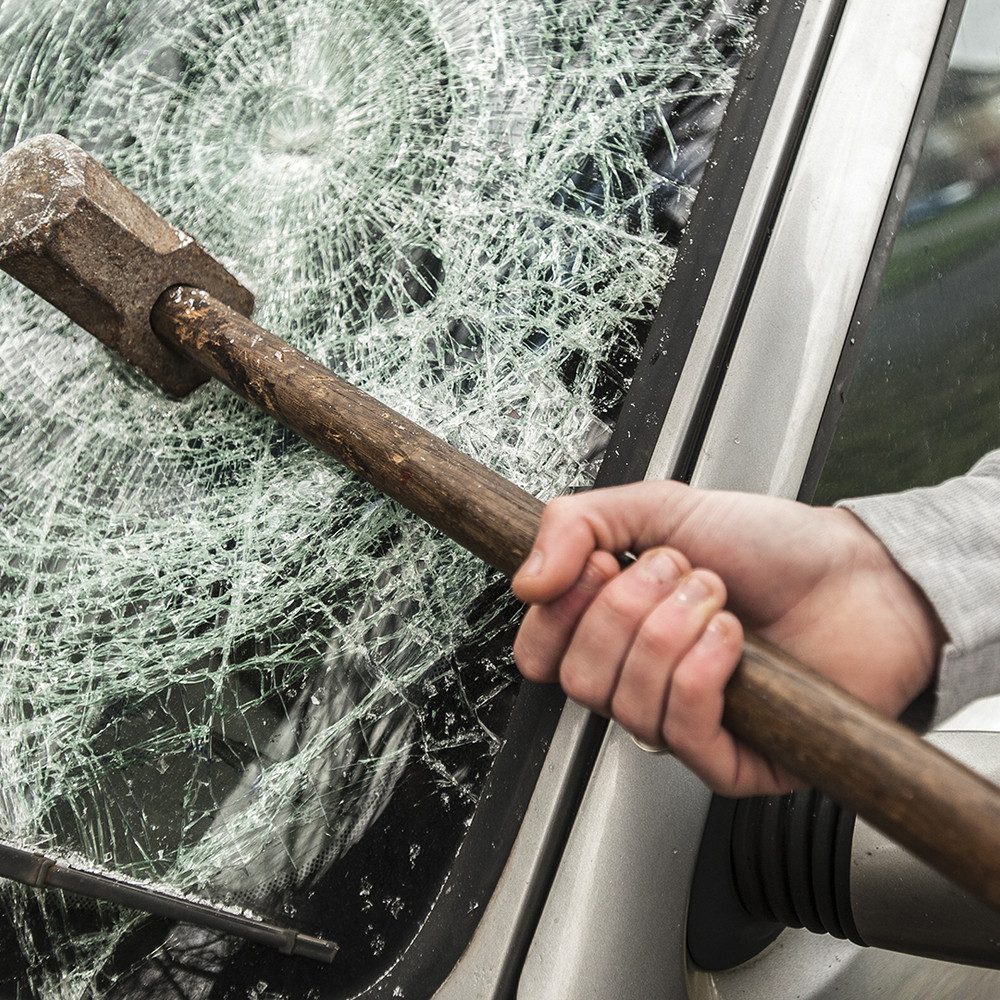 Jochen Schweizer Erlebnisgutschein Auto zertrümmern für bis zu 5 Personen, Das ist ein echter Hammer!