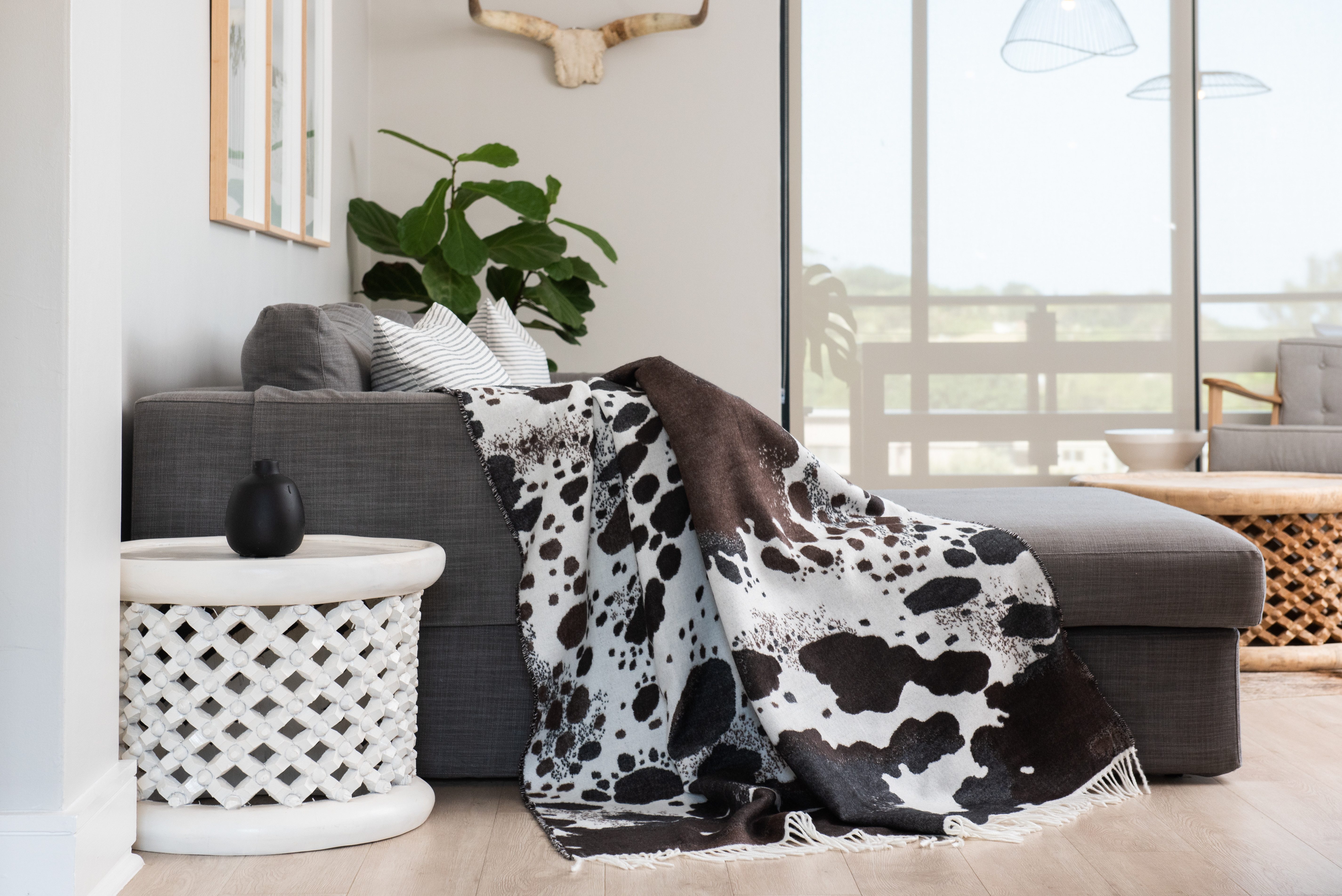 Plaid Decke aus 100 % superweiche, hypoallergene Mikrofaser, 180 × 140 cm, YAADU, Handgefertigt in Afrika aus traditioneller Webkunst