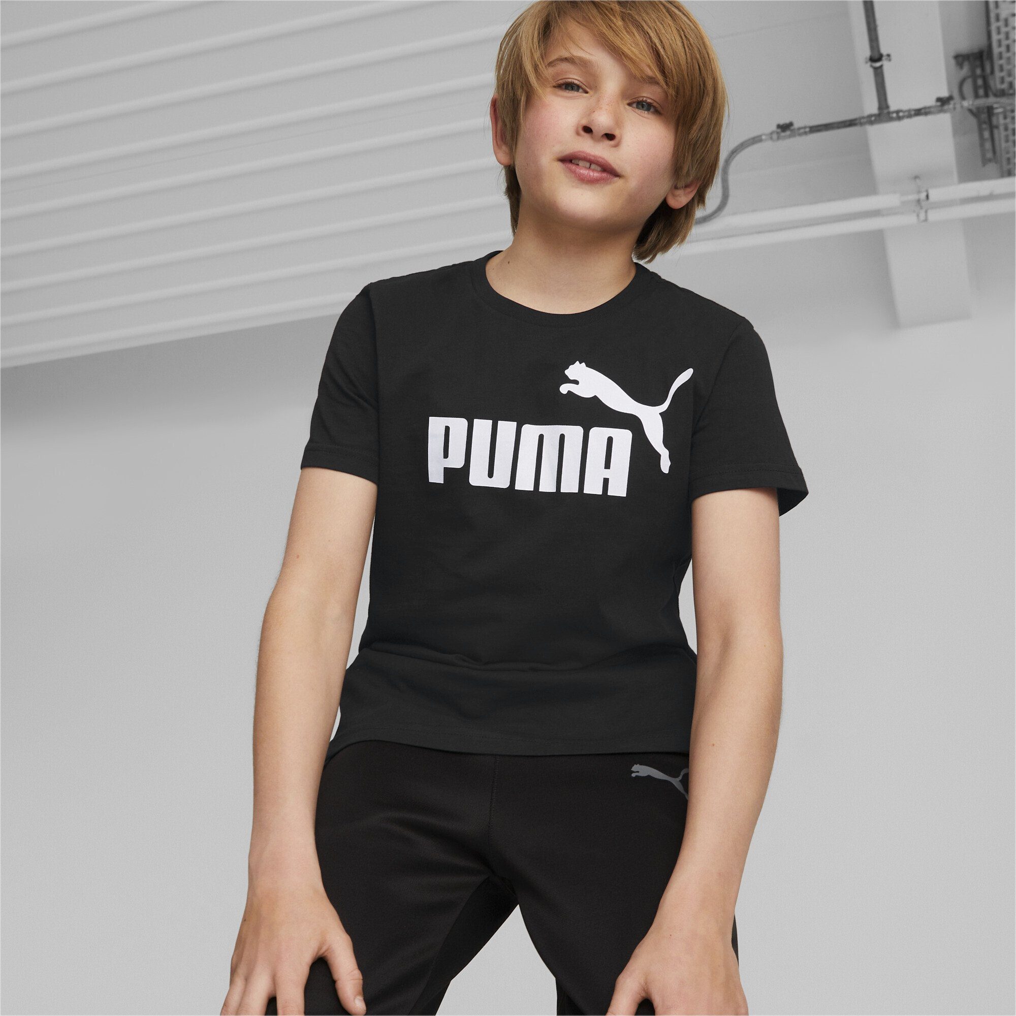 Jungen Essentials T-Shirt Black PUMA Logo T-Shirt mit