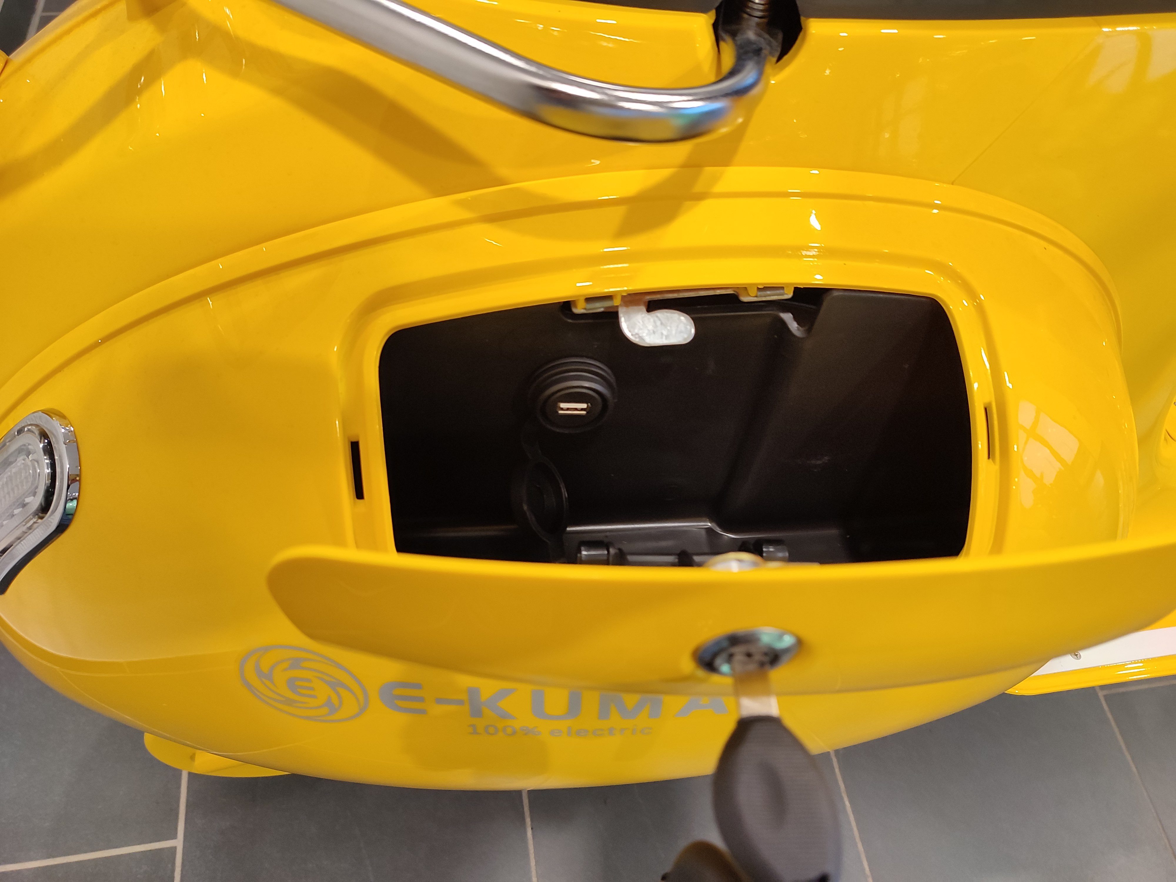 e-kuma E-Motorroller Sky, 3000,00 W, 45 km/h, inklusive Topcase, inklusive 1x 60V23,4 Ah Akku