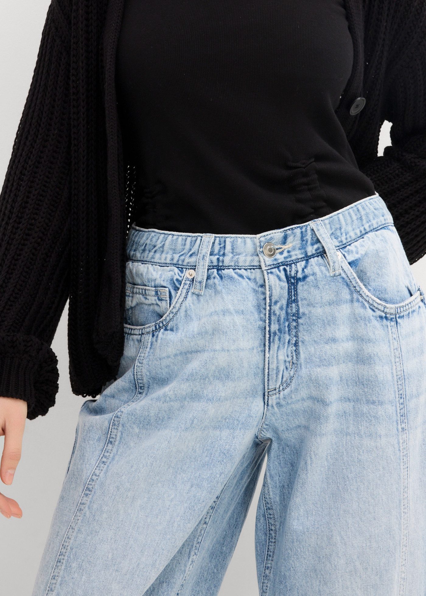 bonprix Loose-fit-Jeans lockere Passform, voluminöses, gerundetes Bein, fester Baumwoll-Denim – Bild 3 von 5
