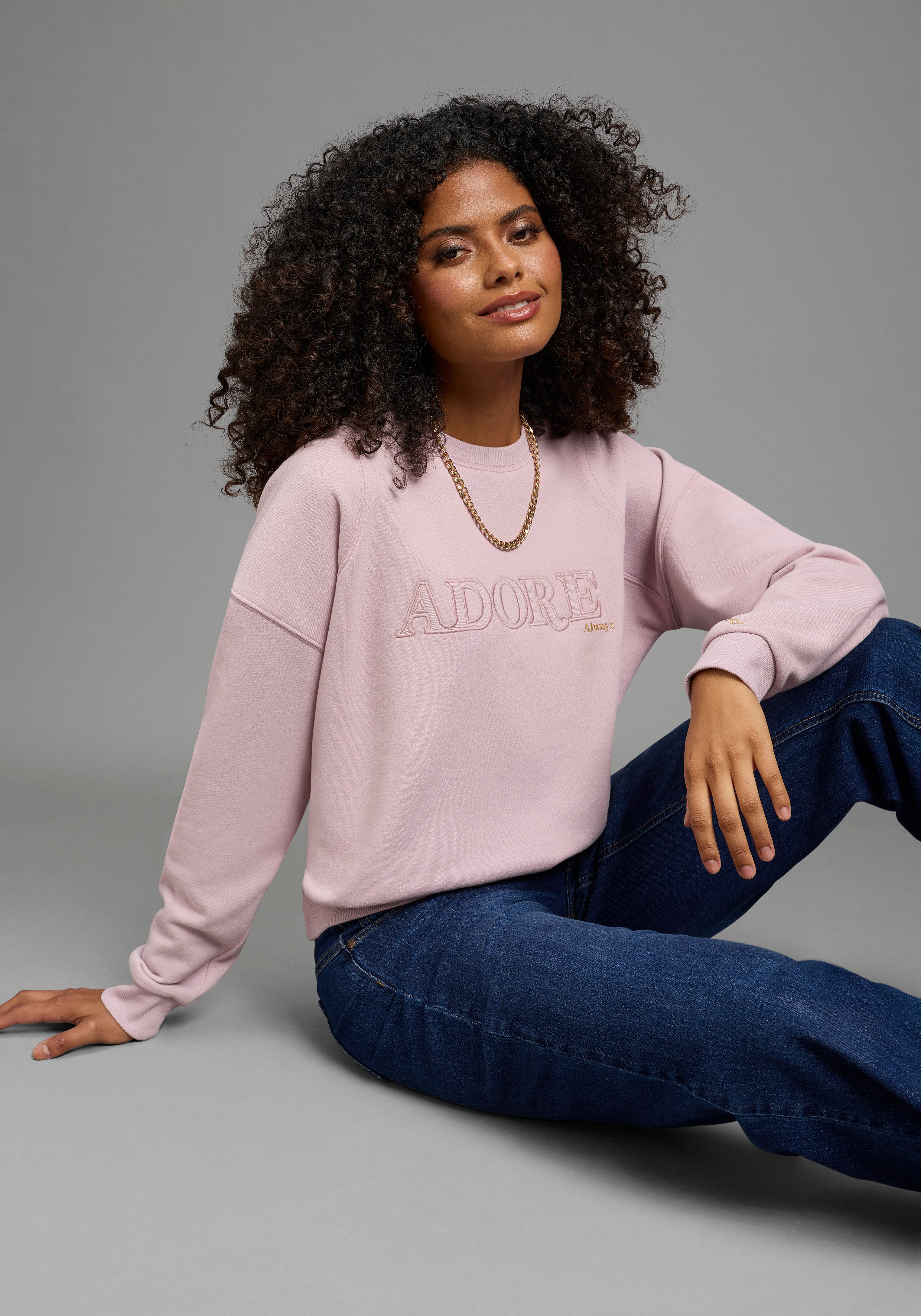 KangaROOS Sweatshirt mit Druck als Applikation, weite Passform, hüftlange Schnittform. Reduzierter Preis € 32,99. Unverbindliche Preisempfehlung € 39,99, (€ 32,99 pro 1 Stk)