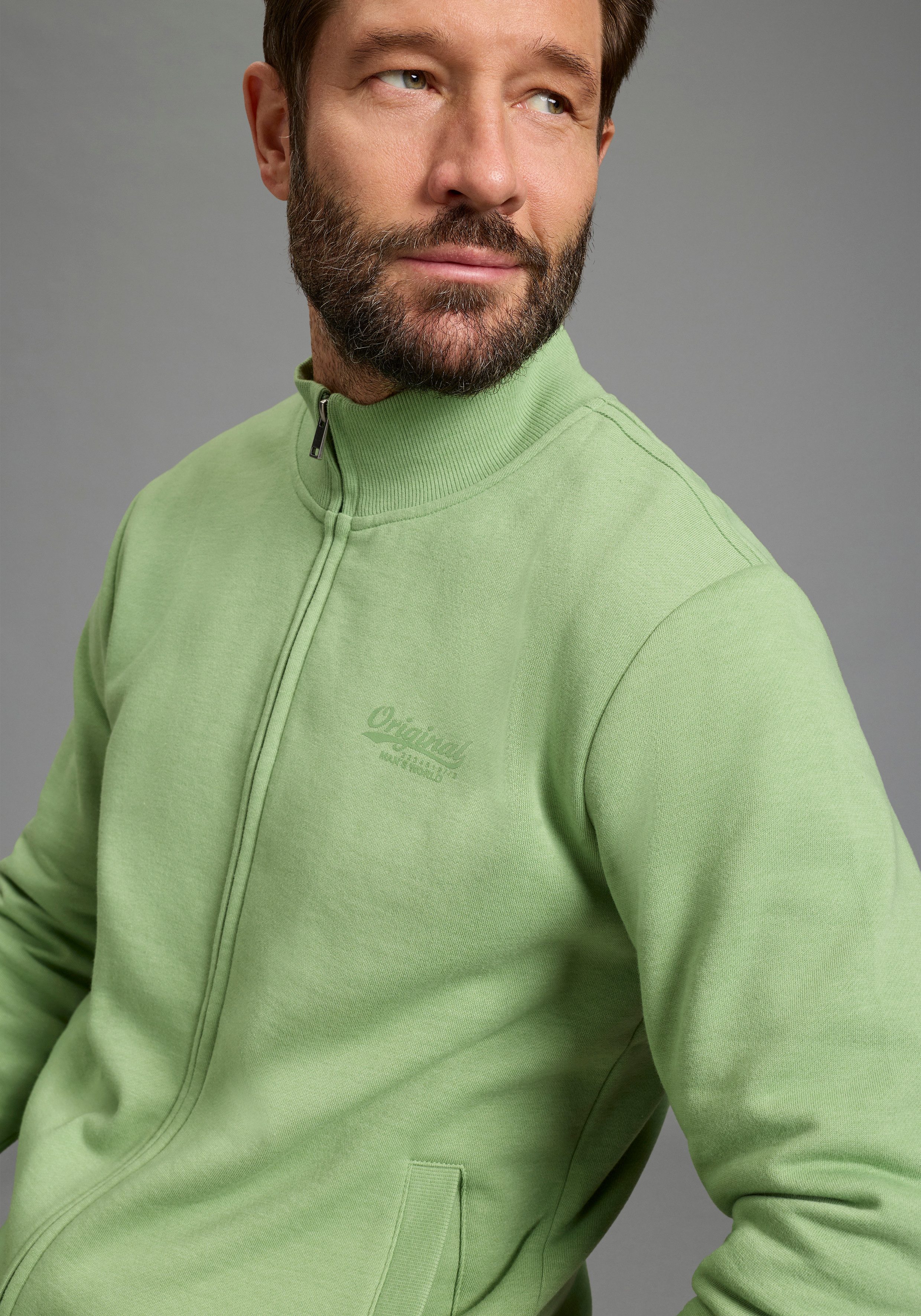 Man's World Sweatjacke Stehkragen und dezentem Logodruck