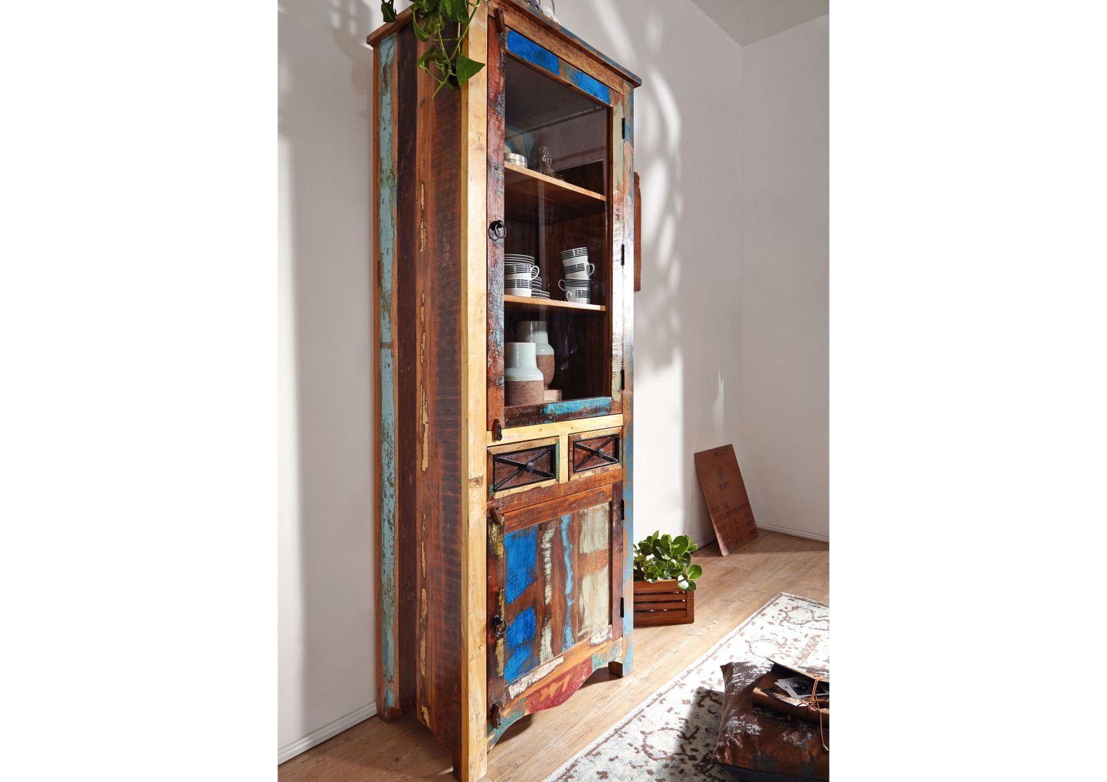 Massivmoebel24 Standvitrine NATURE OF SPIRIT (Altholz 73x45x200 mehrfarbig lackiert NATURE OF SPIRIT #115) Altholz 73x45x200 mehrfarbig lackiert NATURE OF SPIRIT #115