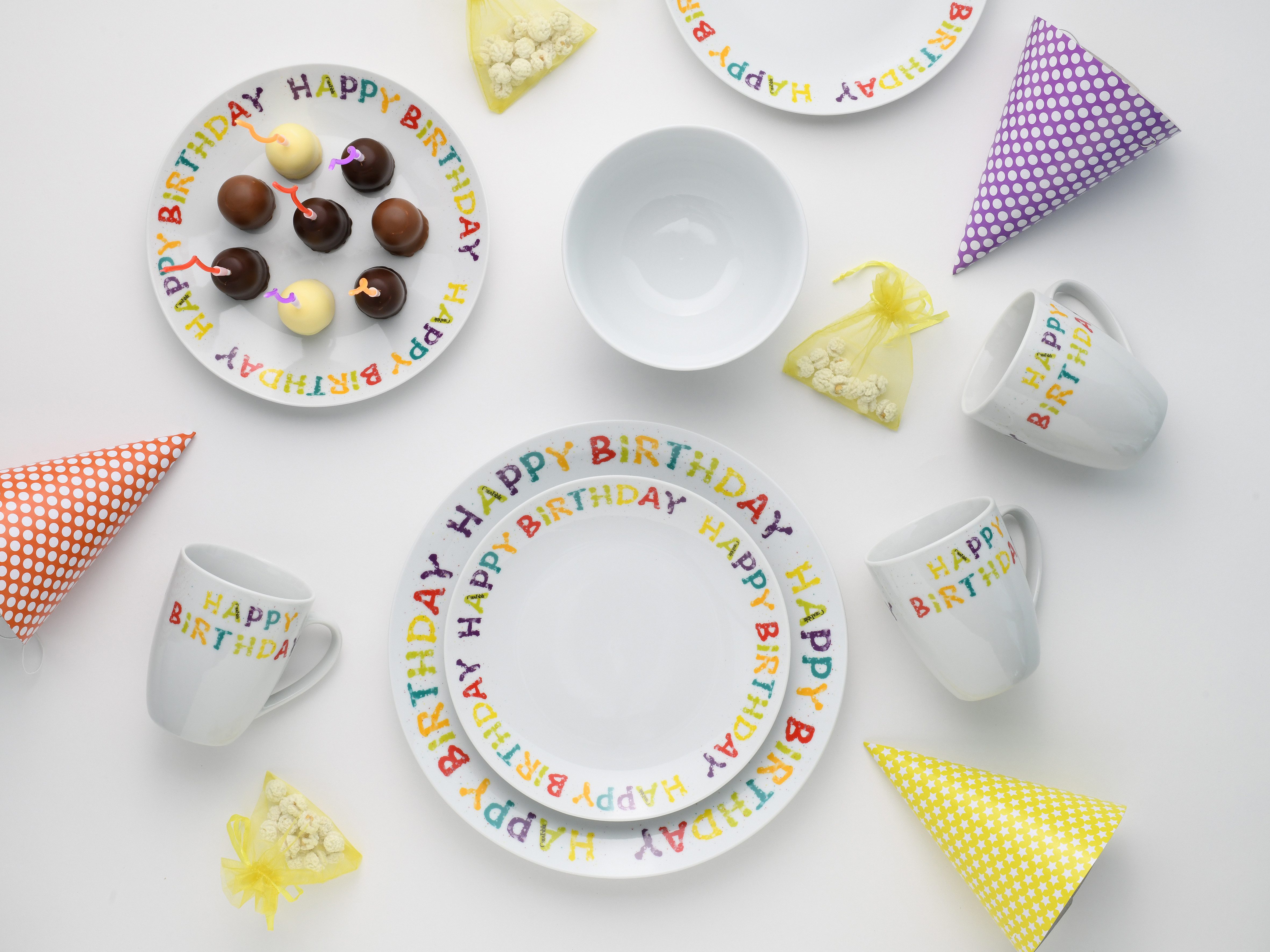 CreaTable Kombiservice Happy Birthday, Kombi-Service 16-tlg. (16-tlg), 4 Personen, Porzellan, Fröhliches buntes Geschirr, Für alle Geburtstagsfeierlichkeiten