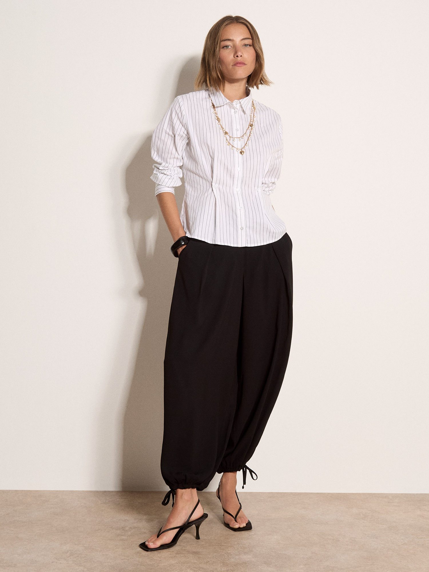 Apricot Klassische Bluse Tailliertes gestreiftes Baumwollhemd mit Brustabnähern