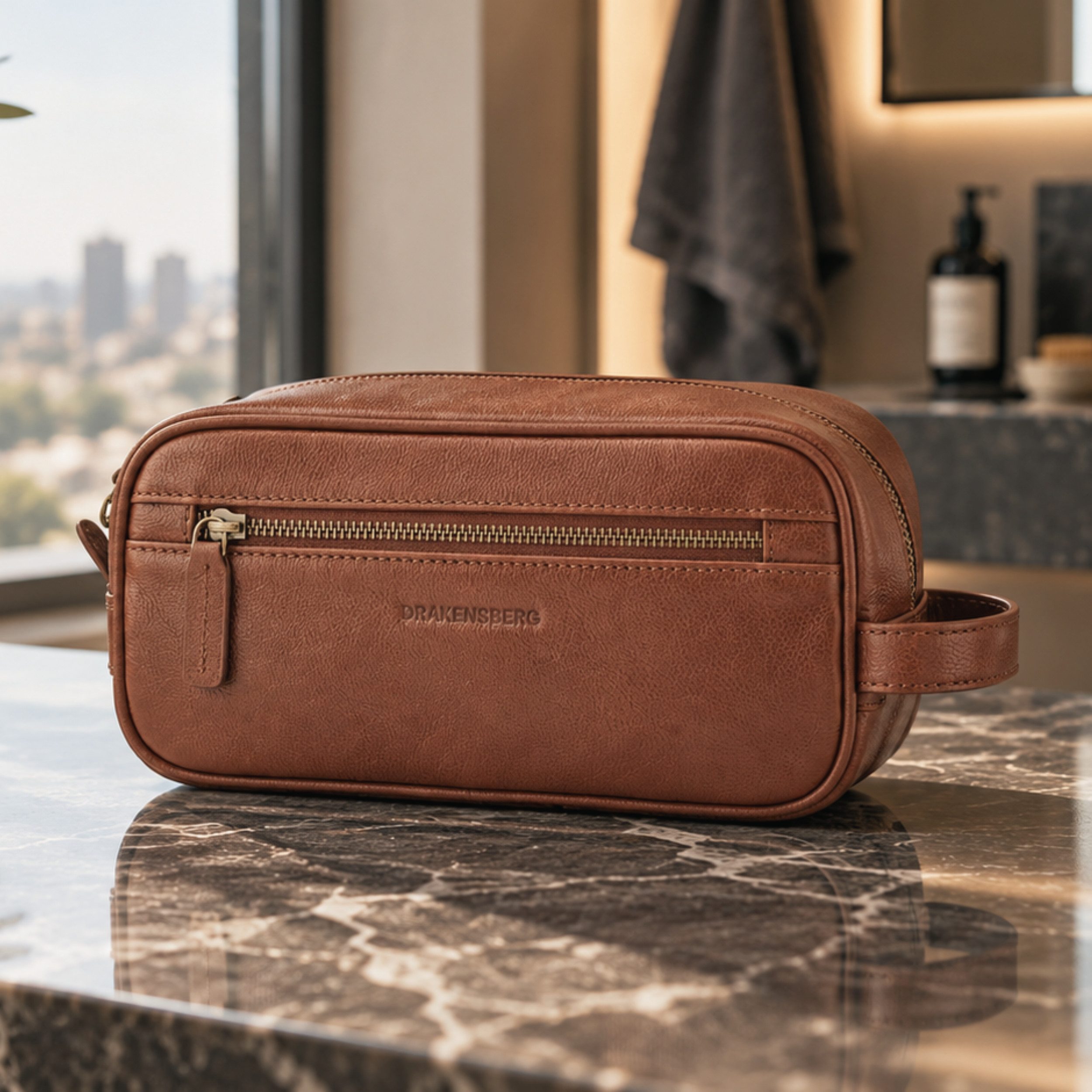 DRAKENSBERG Kulturbeutel klein »Dino« Kastanien-Braun, Kosmetiktasche, Herren, hochwertiges Rindsleder, elegant und klassisch