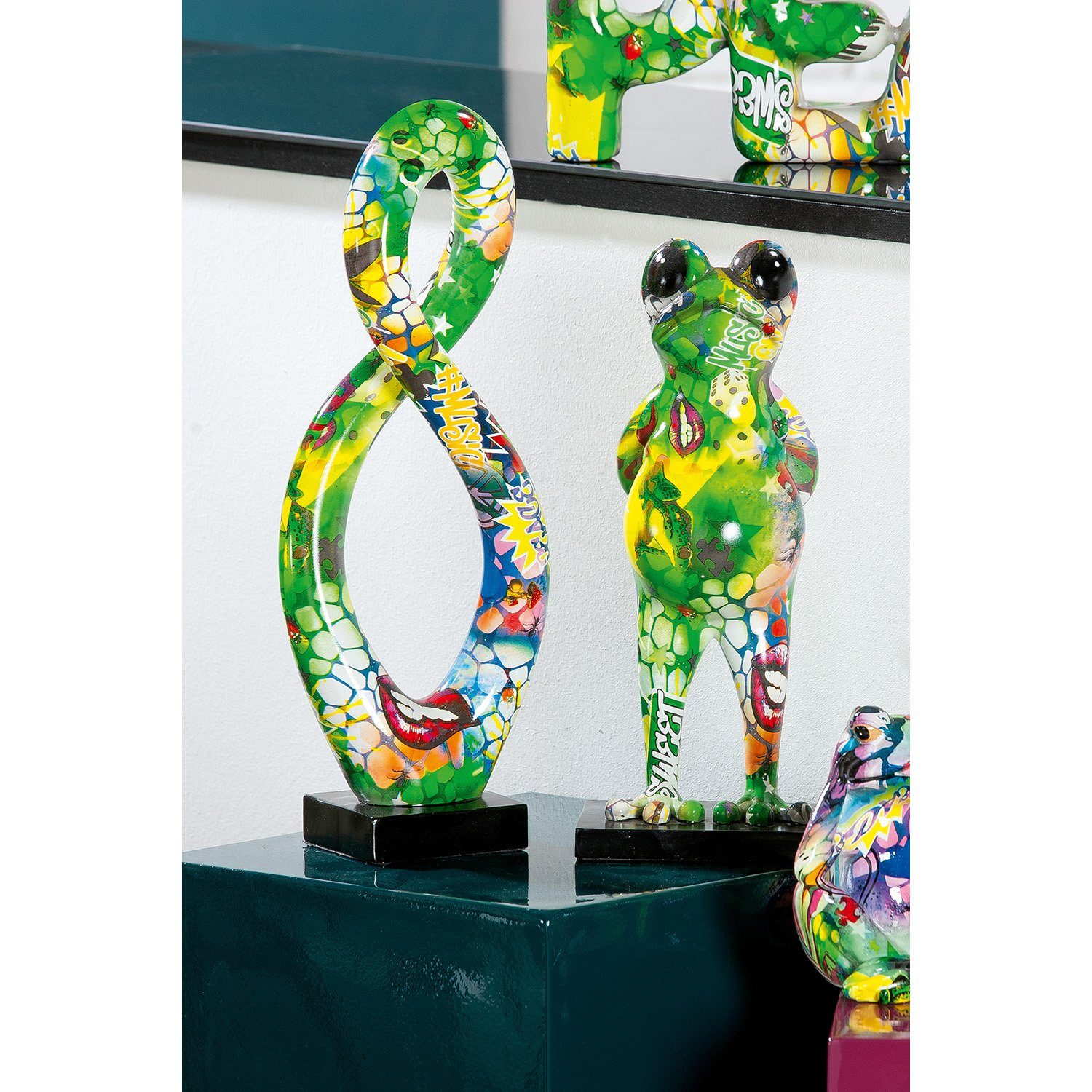 GILDE Skulptur STREET ART Skulptur - bunt - Kunstharz - H. 30,5cm x B. 13cm - Figur (1 Stück), Große Frosch-Dekoskulptur - Graffiti Figur für moderne Deko