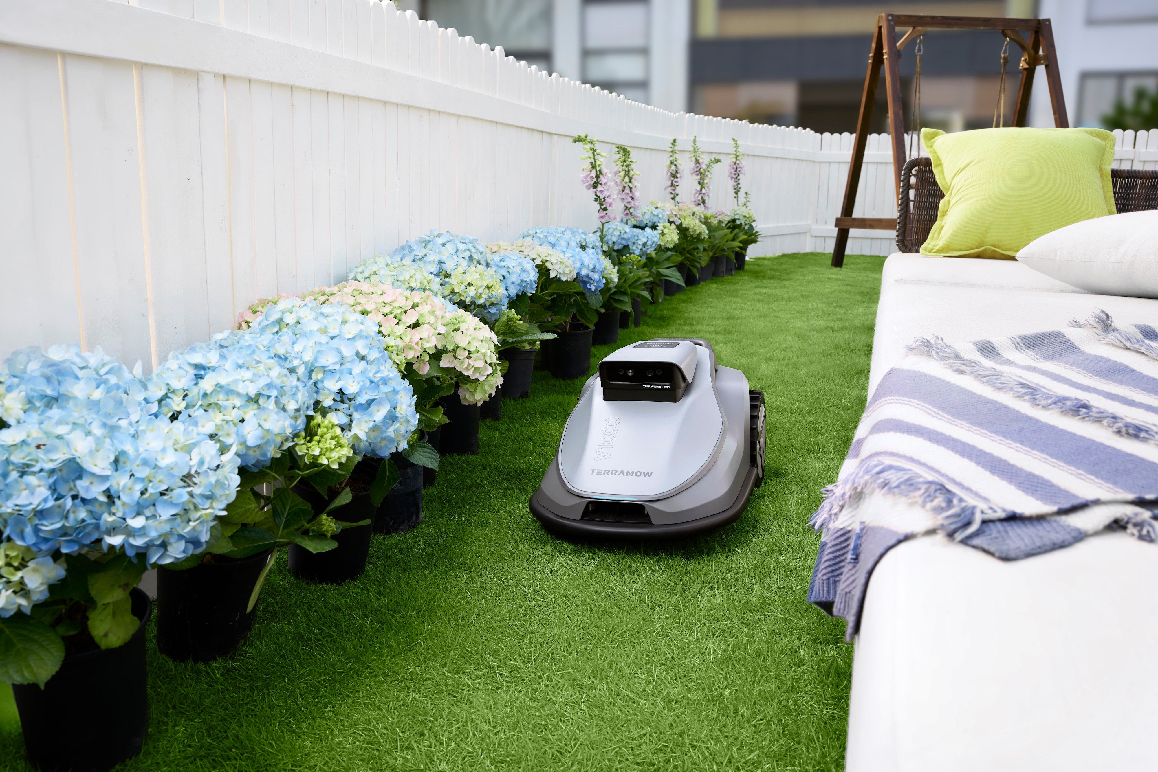 Interpick Terramow V1000 robotic lawnmower, mower without boundary wire, for lawns up to 1200 m²
