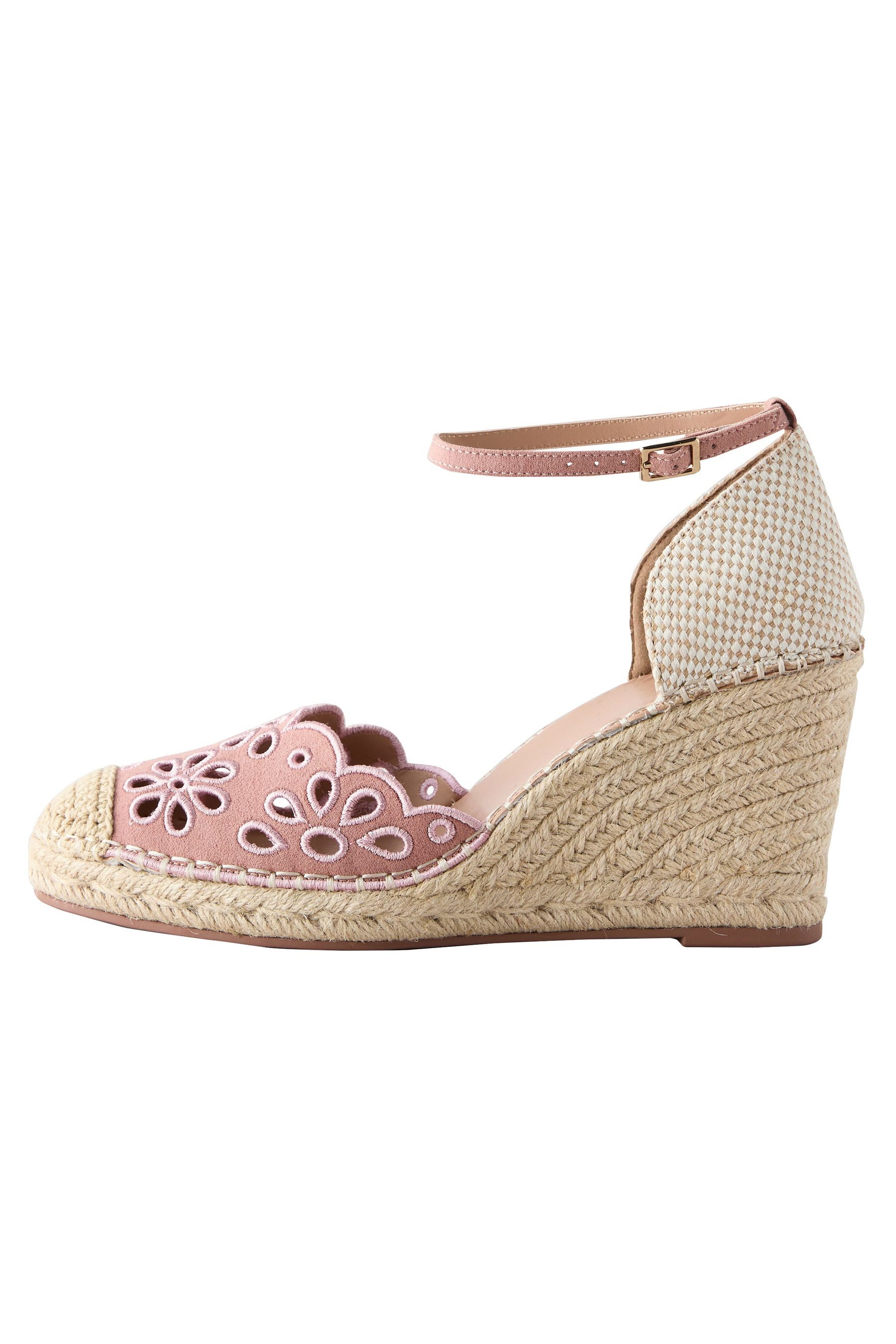 Next Forever Comfort® Wedges mit Lochstickerei Keilsandalette