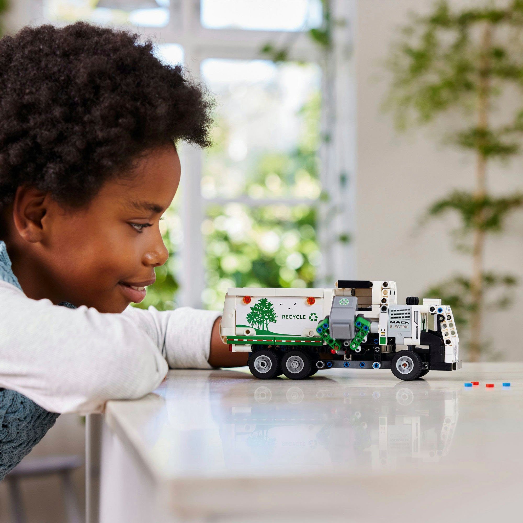 LEGO® Mack® LR Electric Müllwagen (42167), günstig online kaufen