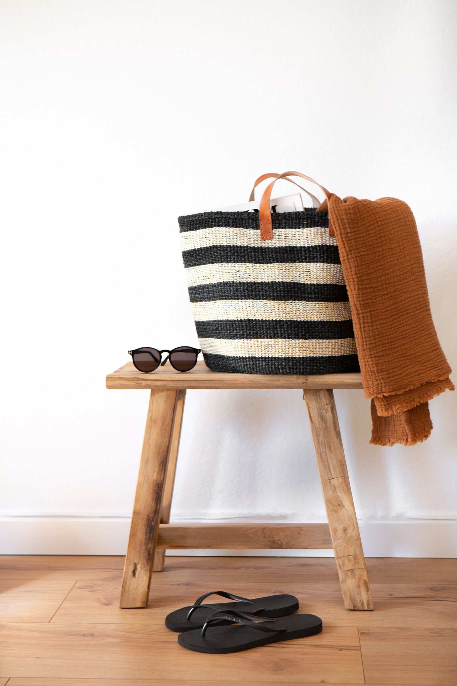 LaLe Living Strandtasche »Zuri mit Henkel aus Leder gestreift Schwarz/Natur  Markttasche«, handgefertigt aus Sisal online kaufen | OTTO
