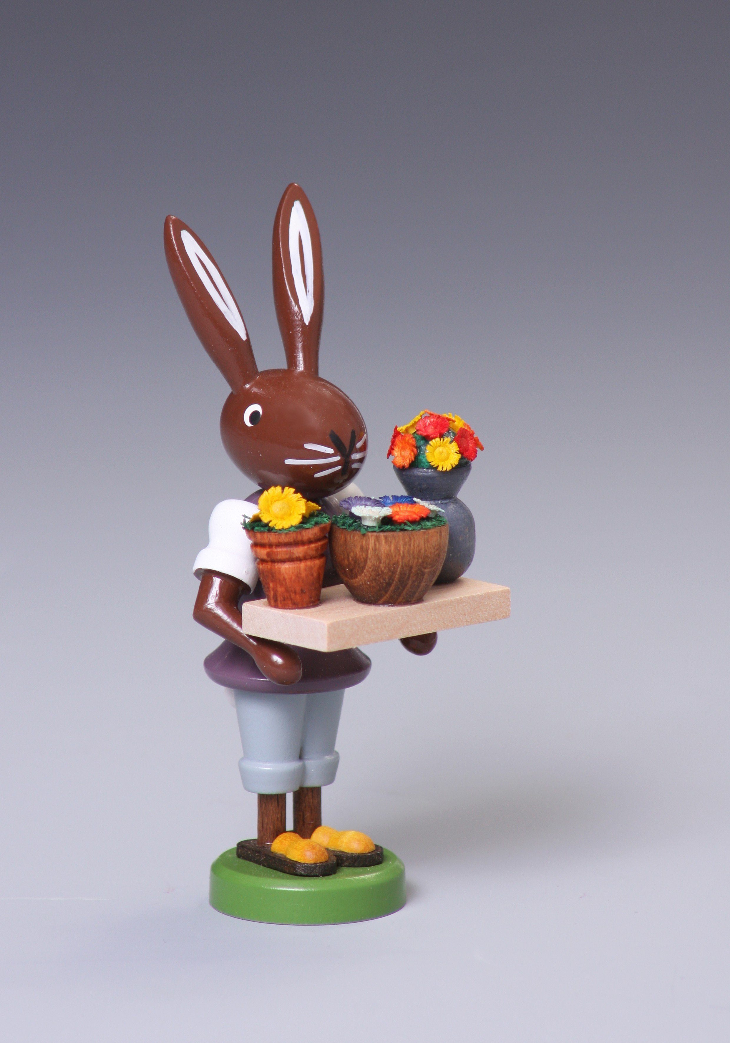 Osterhase Osterfigur Hase mit Blumen Höhe ca 9 cm NEU, mit handgedrechselten Blumen