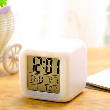 Goods+Gadgets Wecker Leuchtender LED Wecker mit Kalender, Uhrzeit & Temperaturanzeige Cube-Wecker mit Display