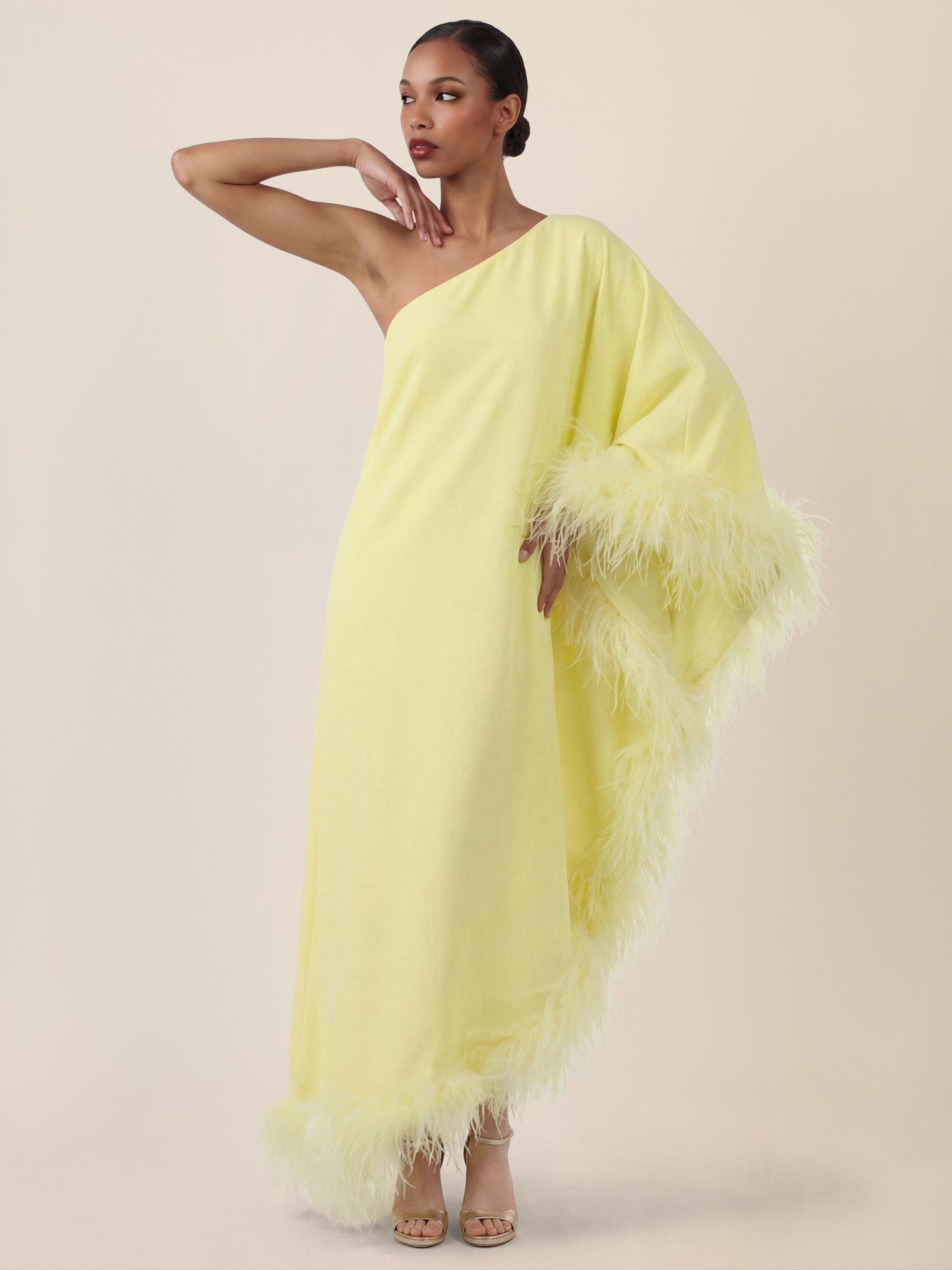 Apart Abendkleid mit Federn