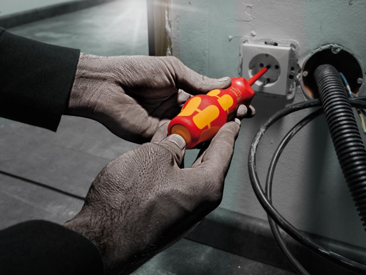 Wera Schraubendreher 827 T i Kraftform VDE Turbo, 4-fache Schraubgeschwindigkeit dank Turbo-Funktion