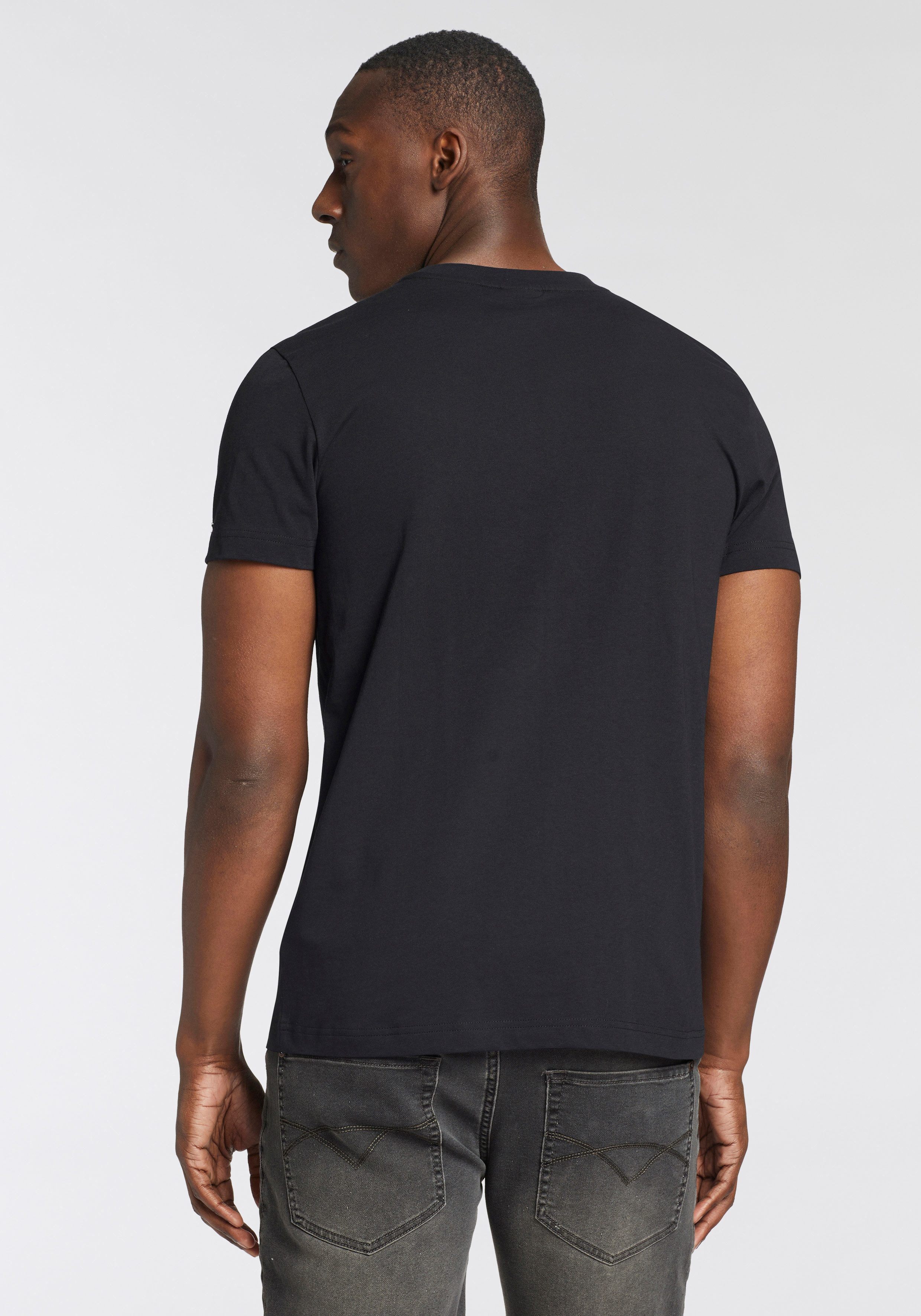 Bruno Banani T-Shirt mit modischem Frontprint