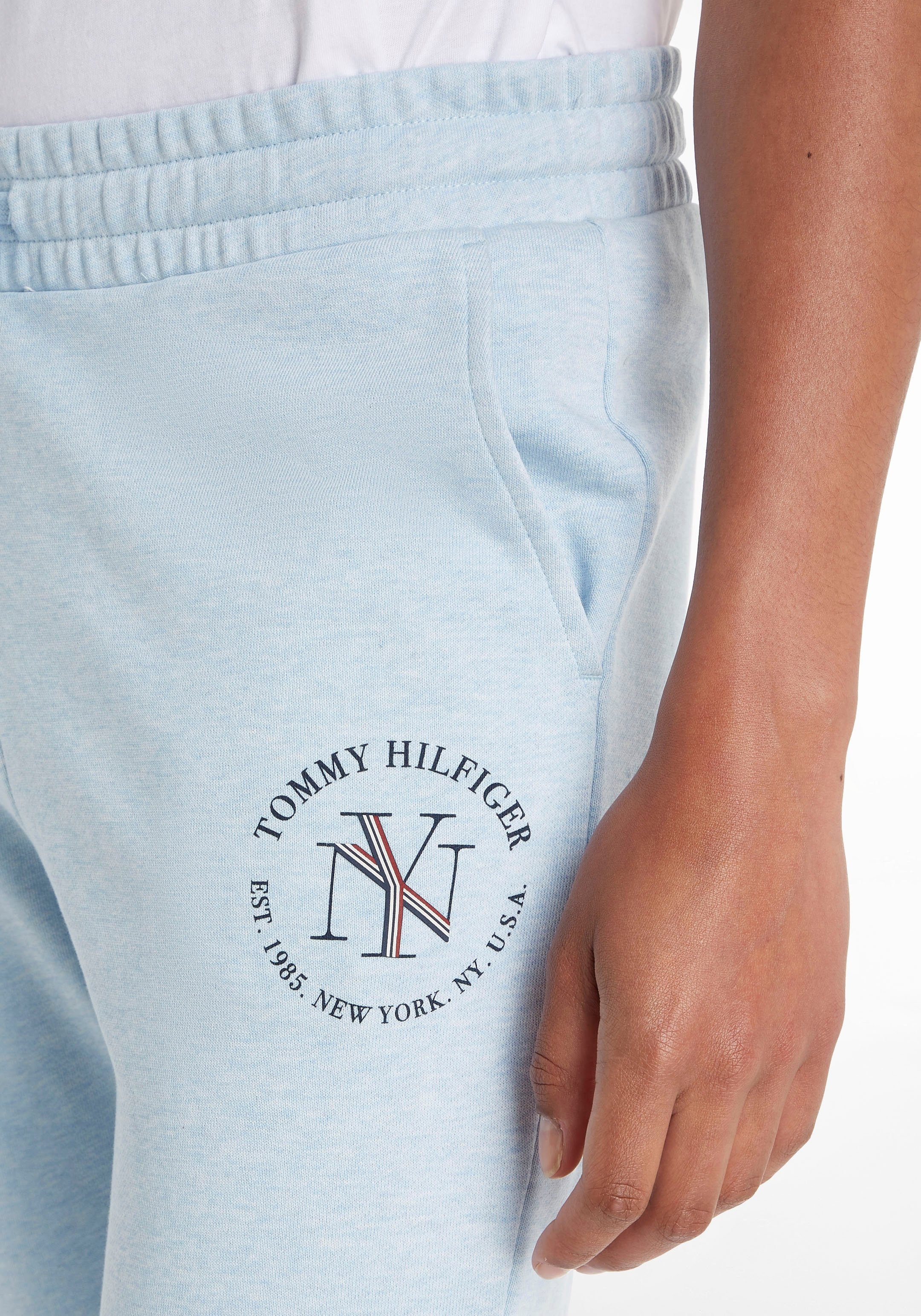 Tommy Hilfiger Sweatpants ROUNDALL NYC Tommy SWEATPANTS mit Breezy-Blue-Heather Hilfiger Markenlabel TAPERED