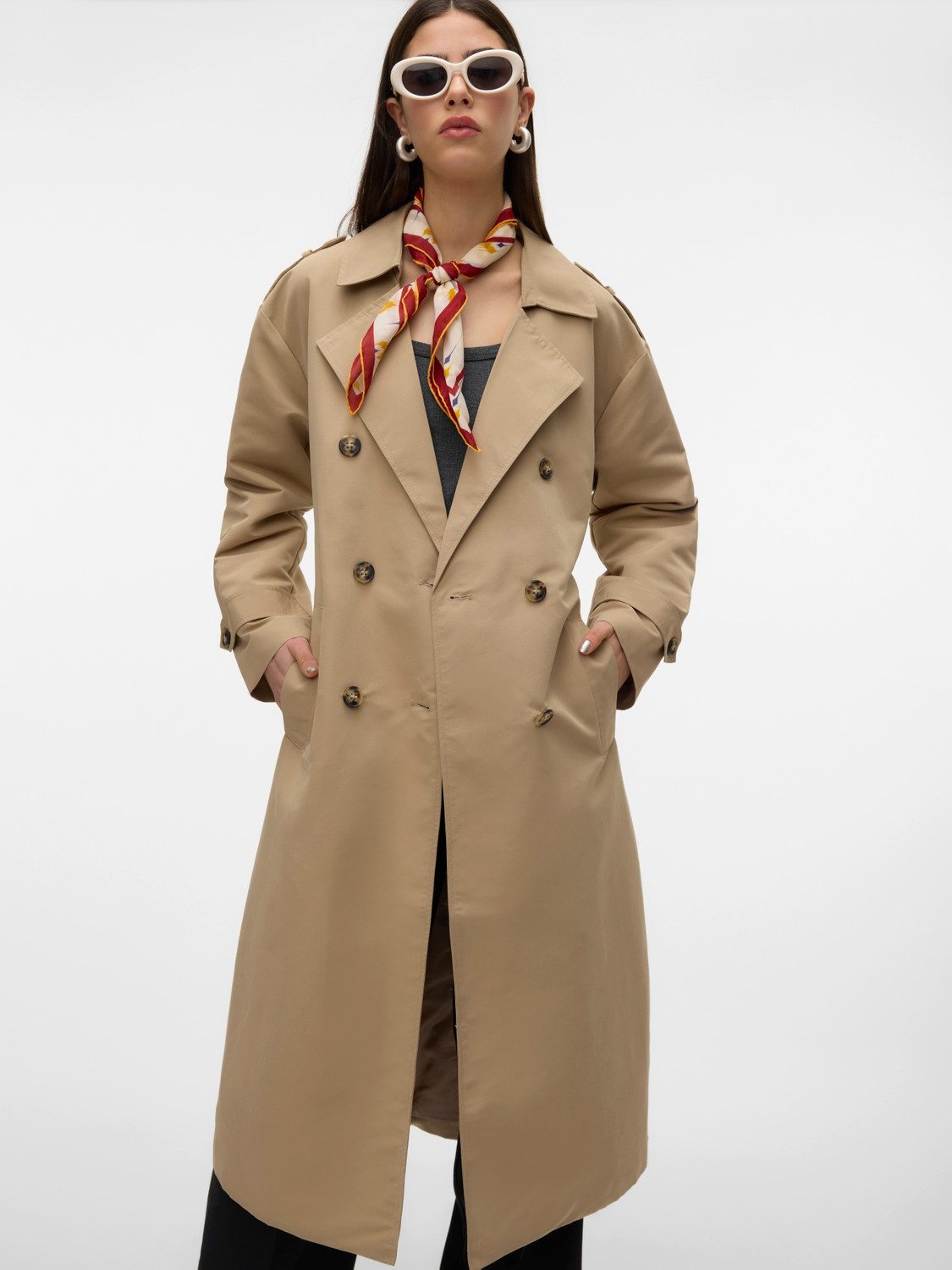 Vero Moda Trenchcoat VMCHLOE LONG TRENCHCOAT GA NOOS Zweireiher mit Bindegü günstig online kaufen