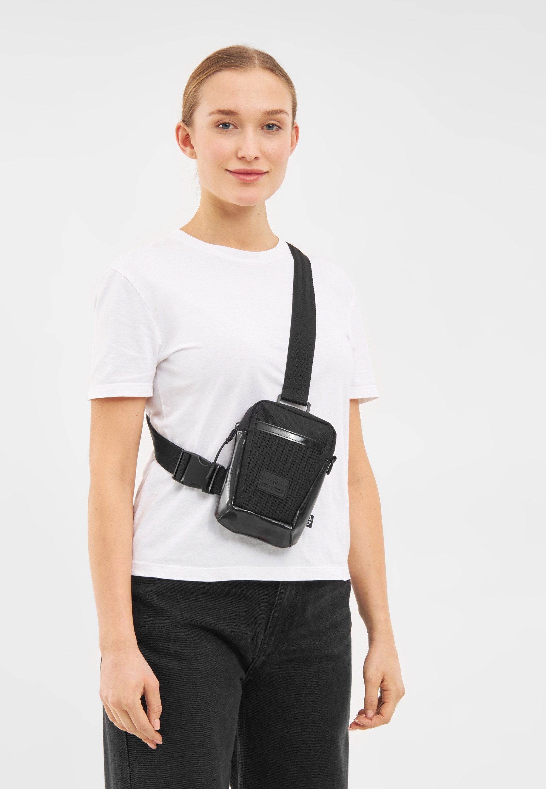 Johnny Urban Umhängetasche Lex Front Pack Brusttasche, Sling Bag, Kleine Handytasche in Lack-Optik, Wasserabweisend