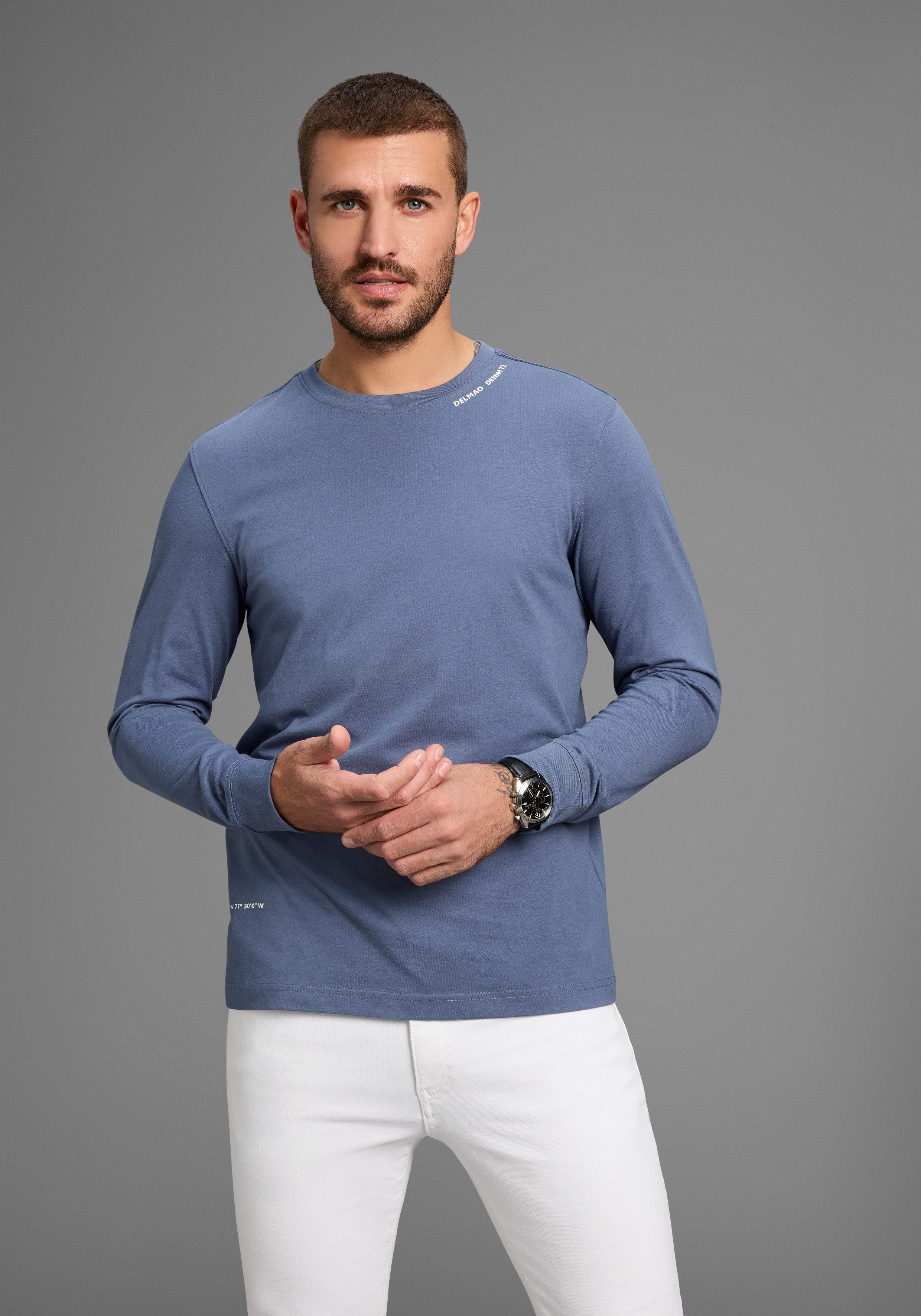 DELMAO Rundhalsshirt schmal geschnitten, mit Print, aus 100% Baumwolle günstig online kaufen