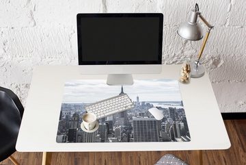 MuchoWow Gaming Mauspad Bewölkter Himmel über dem Empire State Building in Amerika (1-St), Büro für Tastatur und Maus, Mousepad Gaming, 90x60 cm, XXL, Großes