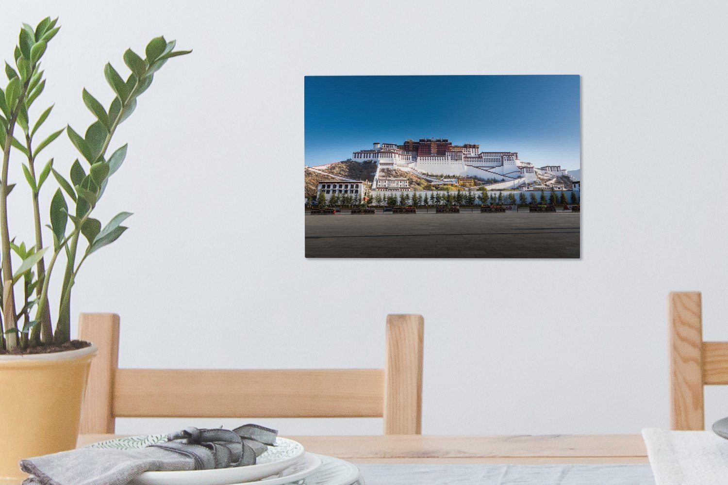 OneMillionCanvasses® Leinwandbild Der Potala-Palast in (1 Wanddeko, einem China Aufhängefertig, in 30x20 Leinwandbilder, Wandbild Tibet hellen an cm Tag, St)