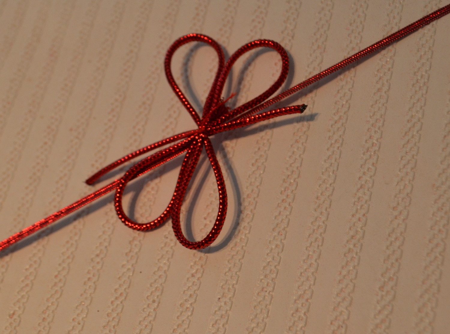 Schleifenparadies Geschenkpapier schnelle fertige Geschenkschleife in rot, elastische Schleife, robust, schnelle Verwendung, wiederverwendbar, festlich, elegant
