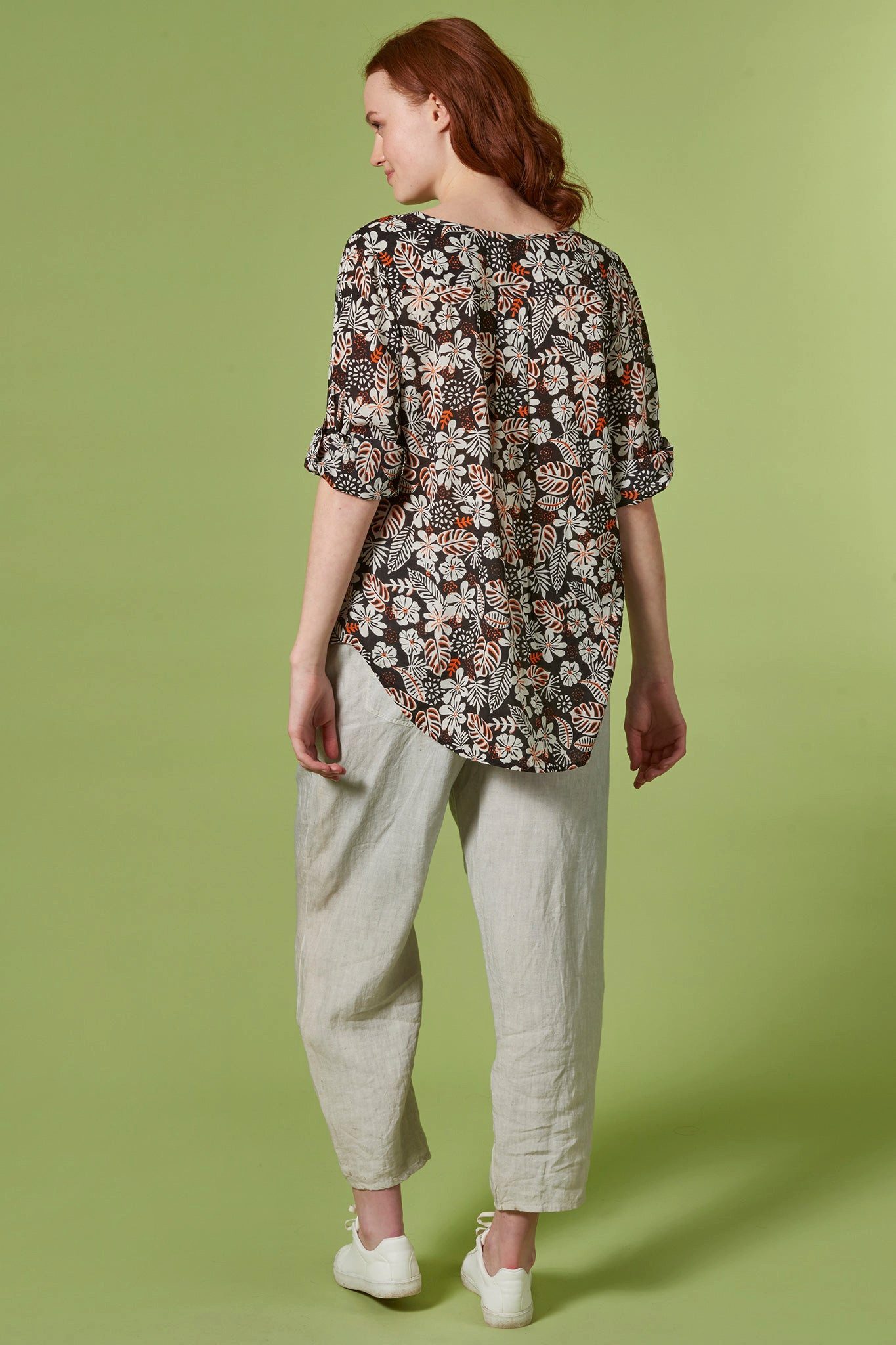 Himalaya Clothing Langarmbluse Edle Langarm Bluse aus weich fallender Viskose mit krempelbaren Ärmeln Bluse Damen mit Blattmotiv Elegante Viskose Bluse