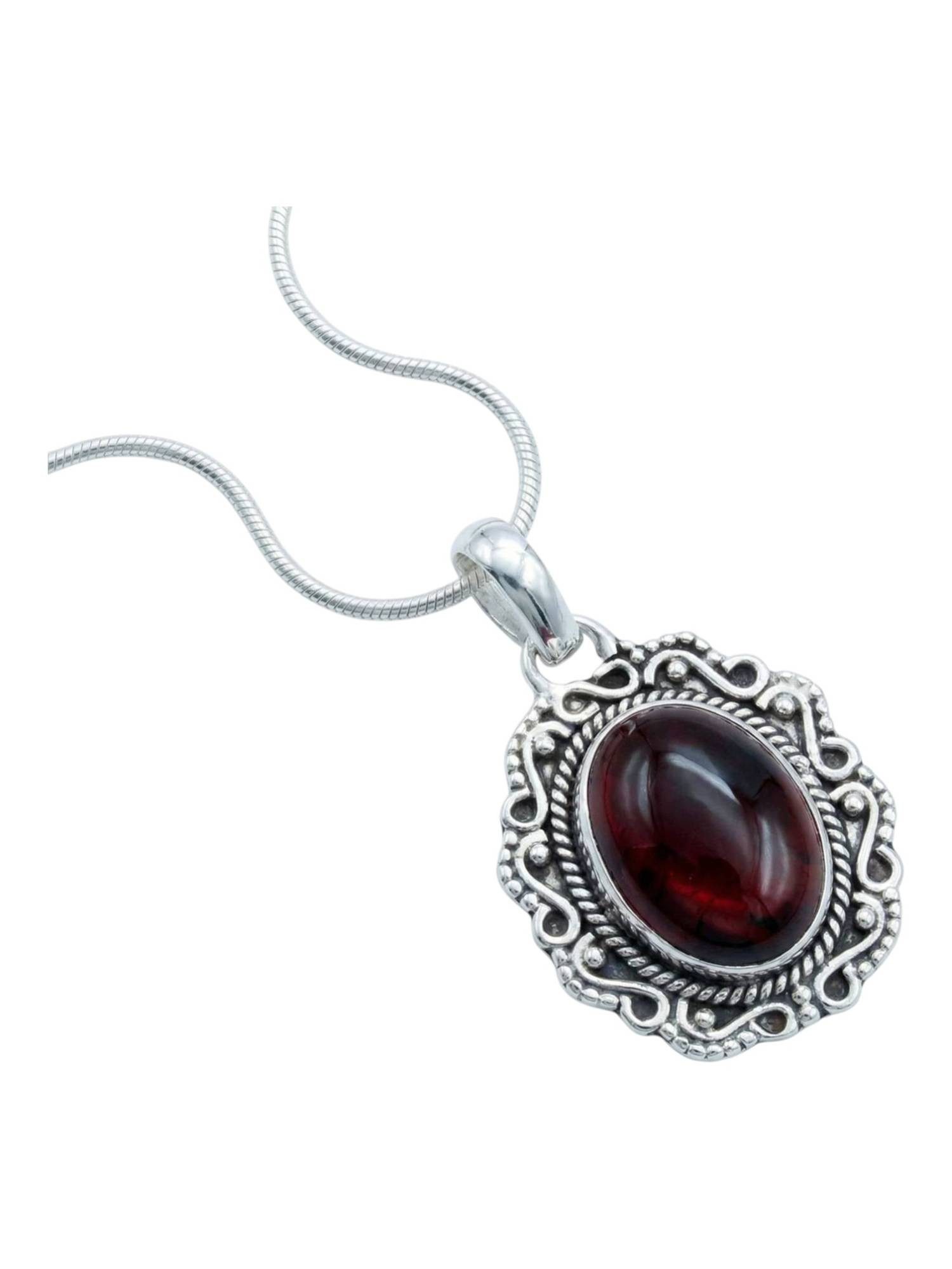 mantraroma Kette mit Anhänger KATUVA oval aus 925 Silber mit Granat (Kettenanhänger uns Kette), 925 Sterling Silber Ketten mit Kettenanhänger für Damen