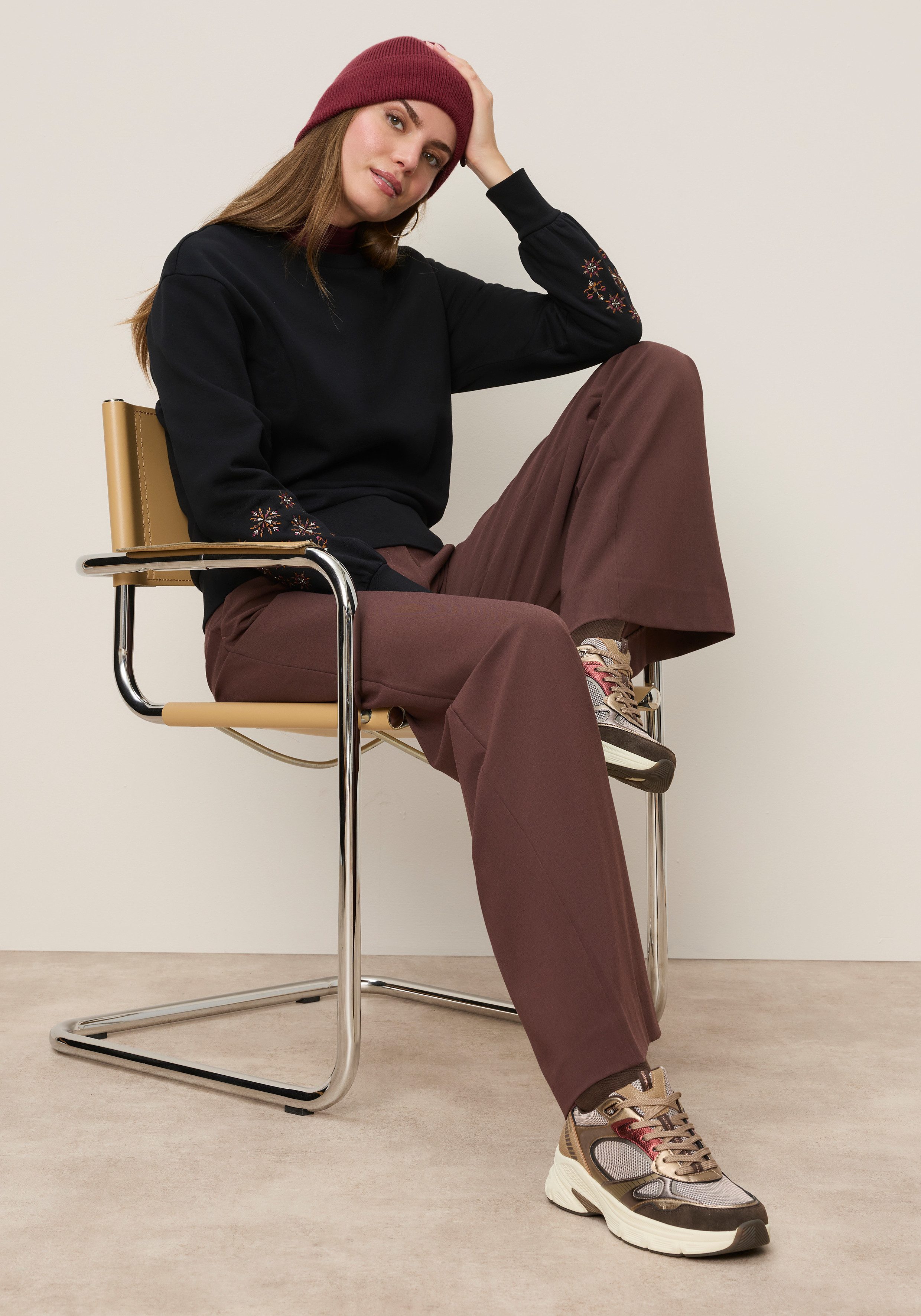 Zum Outfit 7