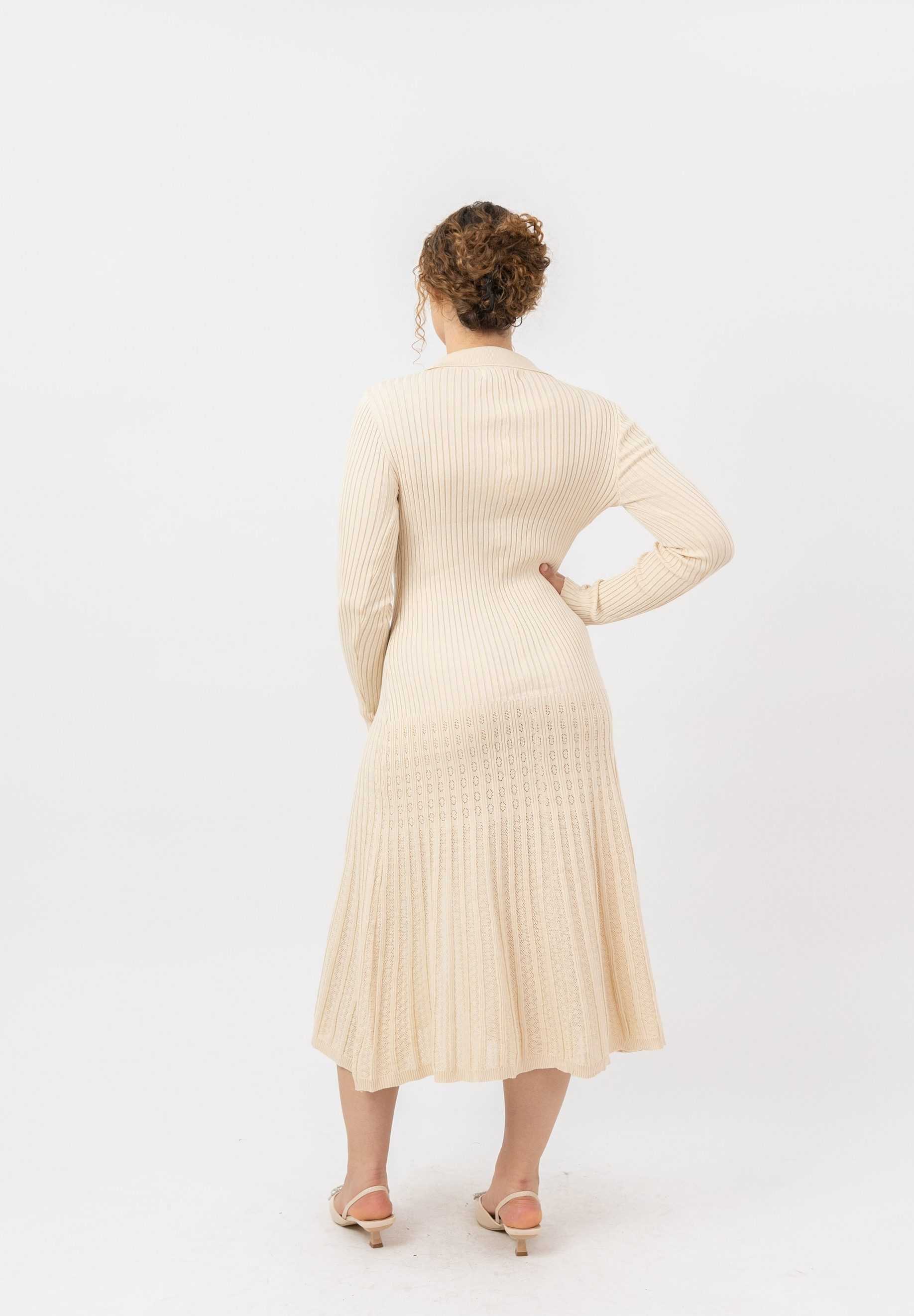 Elara Maxikleid — Damen Strickkleid in Midilänge mit Knopfleiste und Hemdkragen (1-tlg)