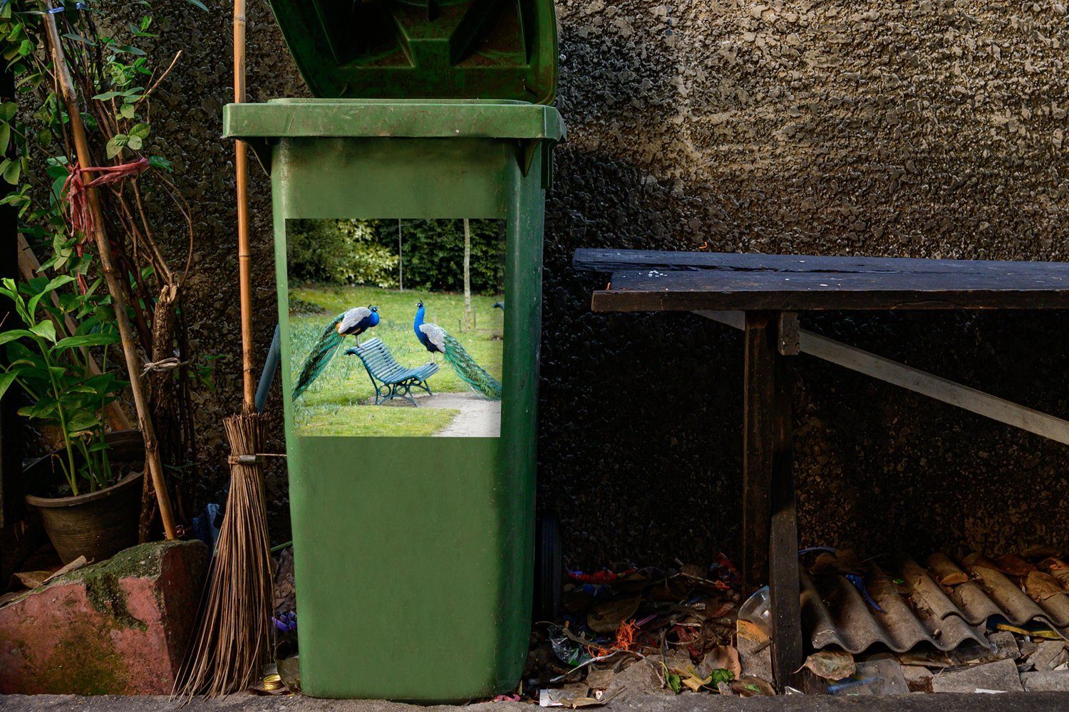 MuchoWow Wandsticker Pfau - Bank Sticker, St), Container, Park (1 Mülleimer-aufkleber, Mülltonne, Abfalbehälter 
