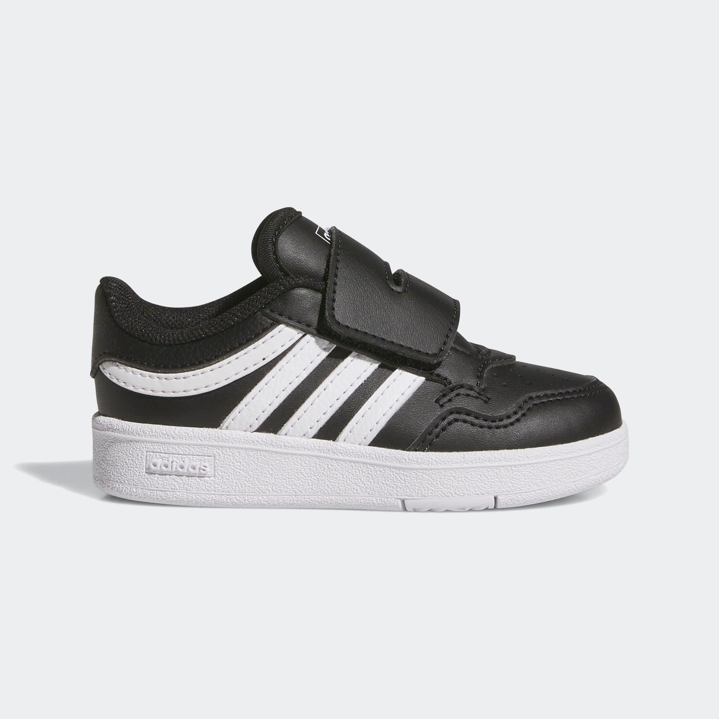 Core Black / Cloud White / Core Black