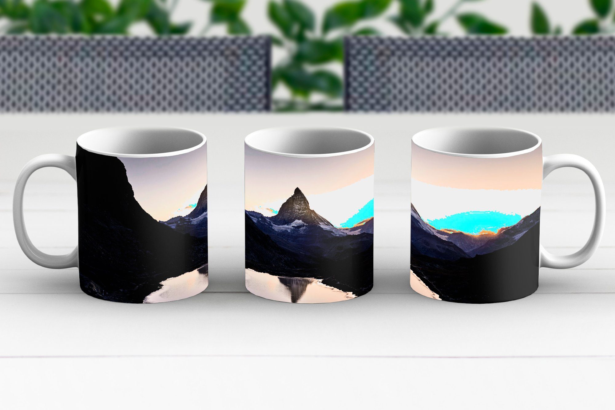 Das Keramik, Schweiz, Matterhorn Geschenk Teetasse, in und der Kaffeetassen, Riffelsee Tasse MuchoWow bei Sonnenaufgang Teetasse, Becher, der