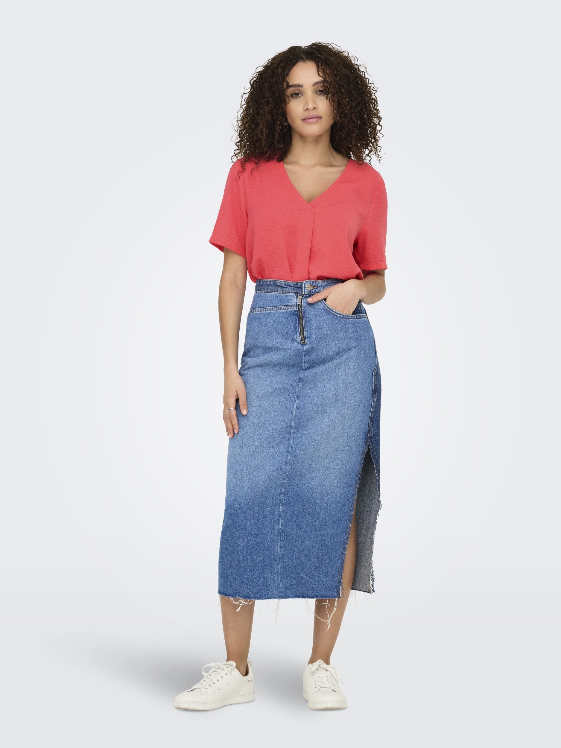 pieces Kurzarmbluse JDYDIVYA LIFE S/S V-NECK TOP WVN DI