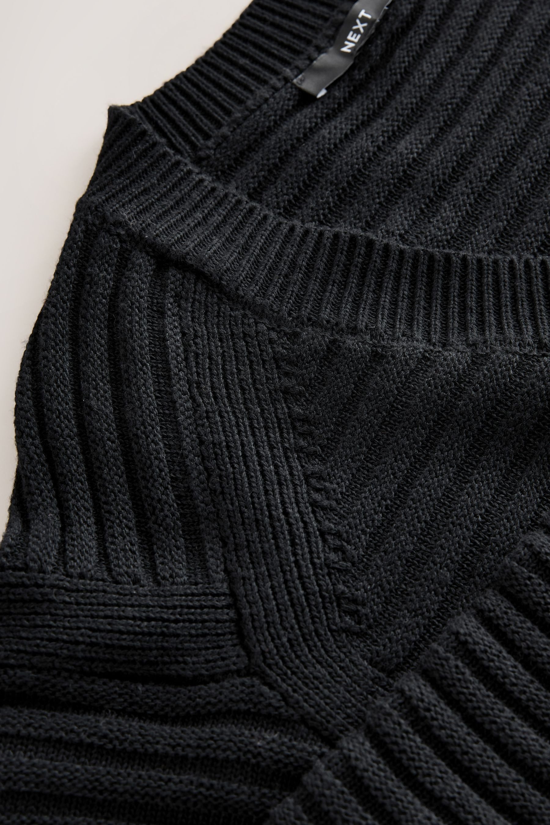 Next V-Ausschnitt-Pullover Gerippter Strickpullover mit V-Ausschnitt (1-tlg)