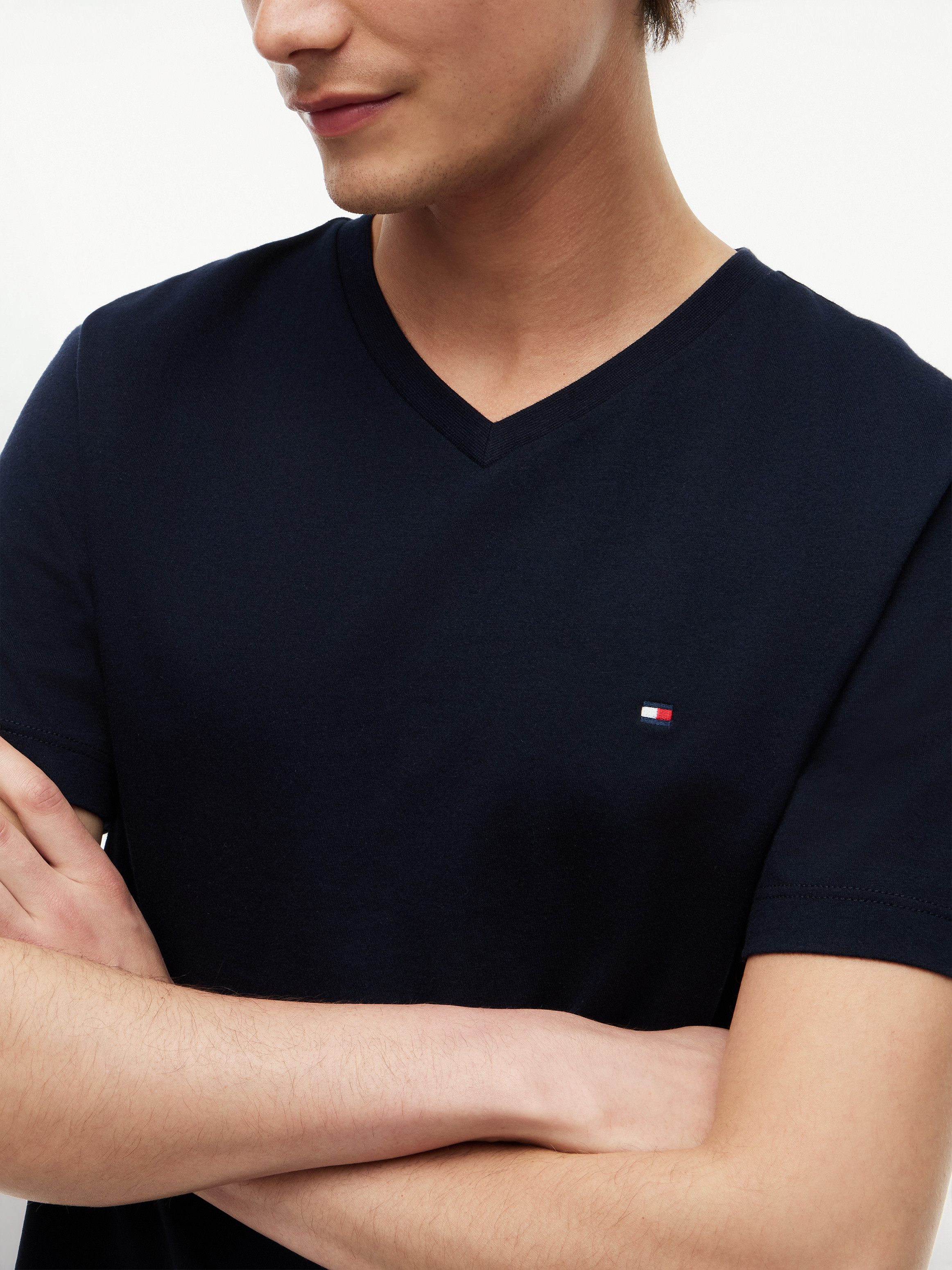 Tommy Hilfiger V-Shirt ESSENTIAL V-NECK unifarben, casual, regular fit, Baumwolle – Bild 3 von 5