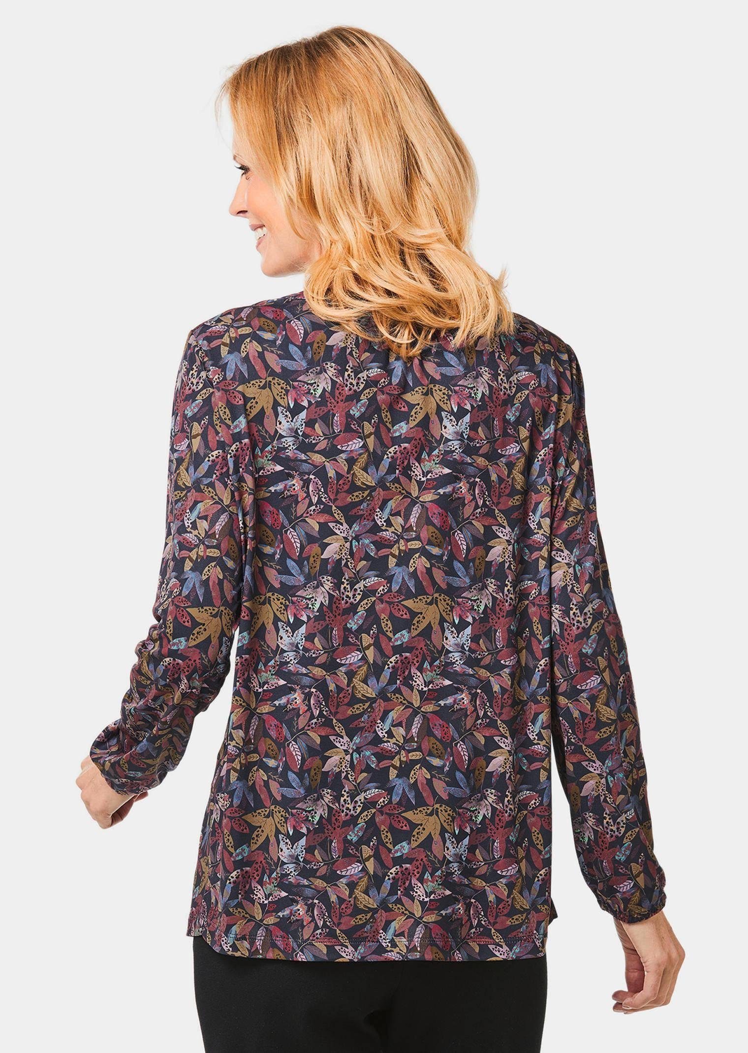 GOLDNER Kurzarmbluse Kurzgröße: Elegantes Blusenshirt mit V-Ausschnitt Schlupfbluse mit Allover-Print, Kräuselung und Langarm