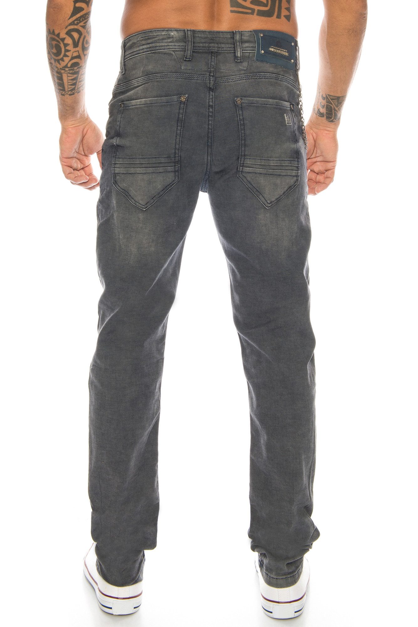 Cipo & Baxx Slim-fit-Jeans Herren Jeans Hose mit ausgfallenem Label Nahtdesign Labelemblem, Weicherer Stoff