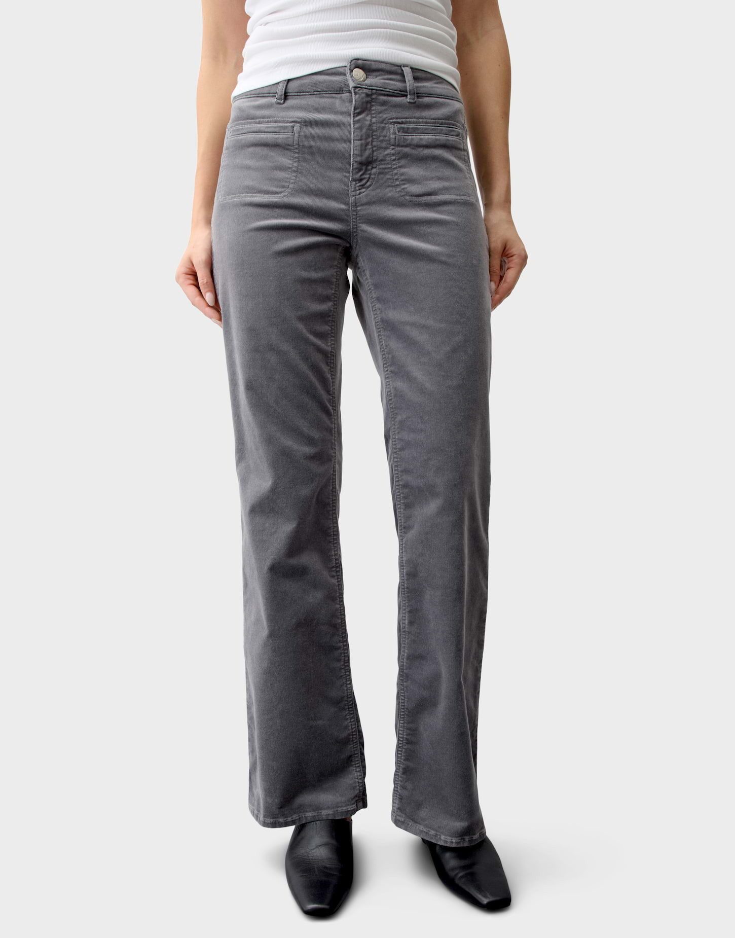 OPUS PANTS Bootcut-Jeans Melly fresh aus weichem Feincord Leicht ausgestelltes Bein mit samtiger Oberfläche und Ziertaschen