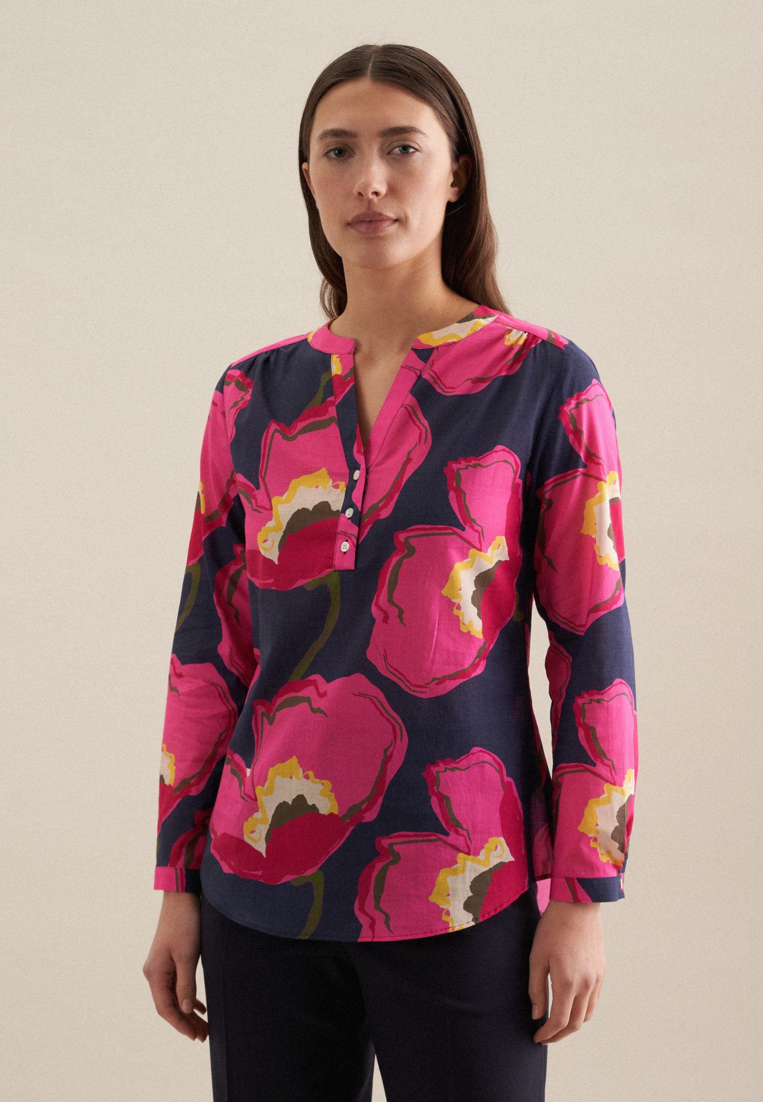 Klassische Bluse Schwarze Rose