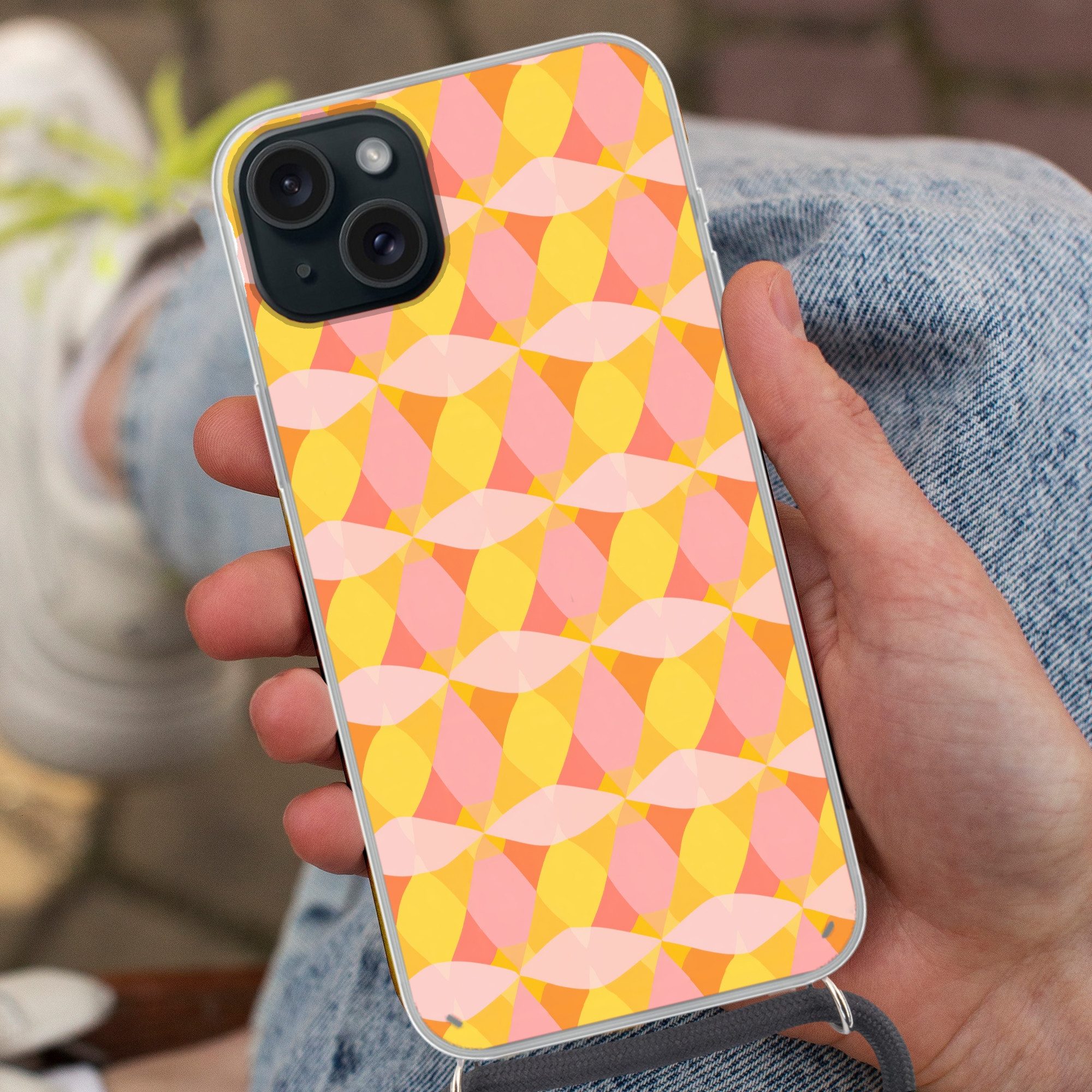 MuchoWow Handyhülle für Apple iPhone 15 Plus Bunt - Schachbrettmuster - Blattformen, Tragbare Handyhüllen mit Kette zum umhängen, Handykette Handyband